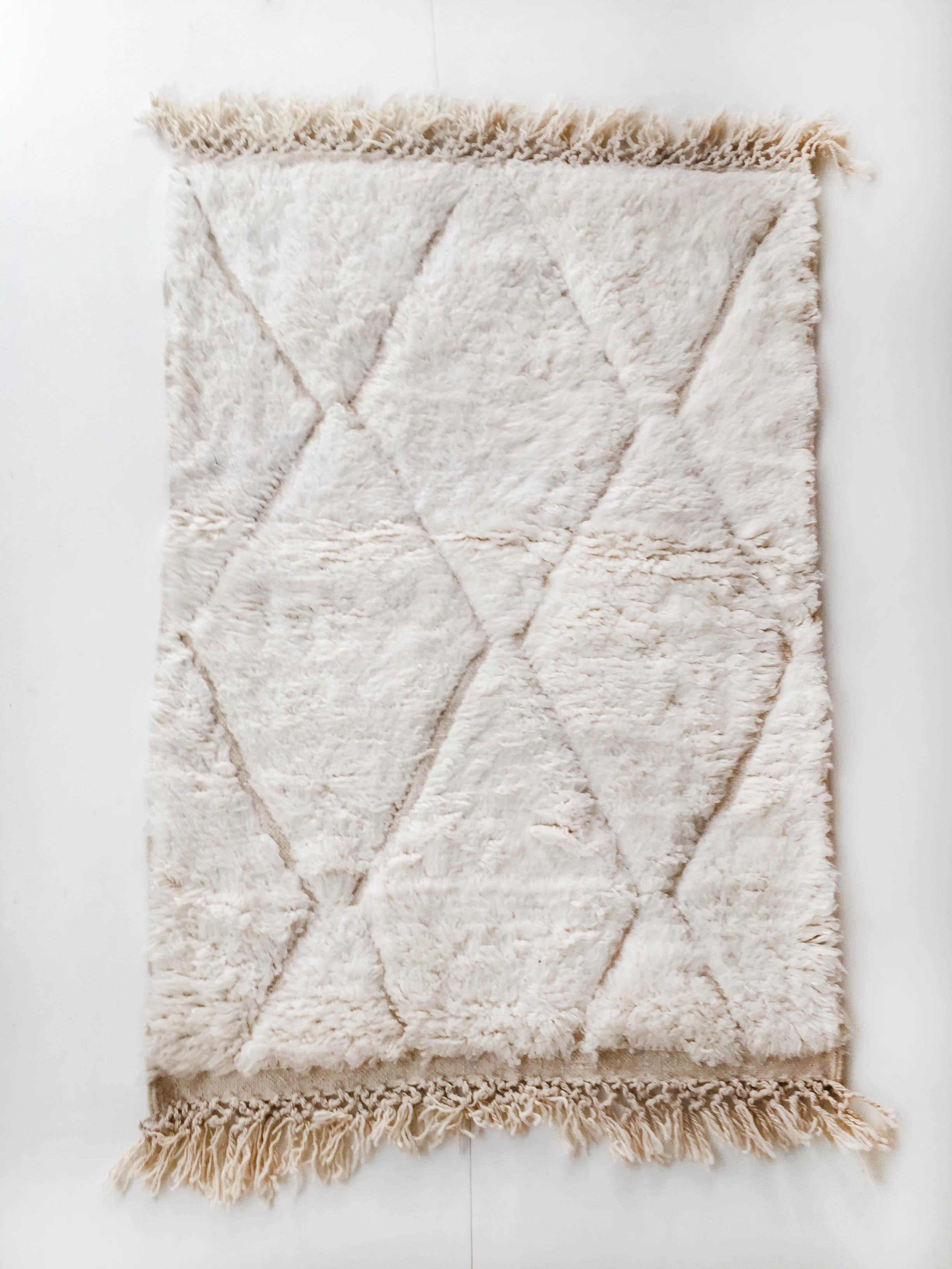 Moroccan Berber carpet blessed ouarain ecru plain with engraved diamonds 170x109cm