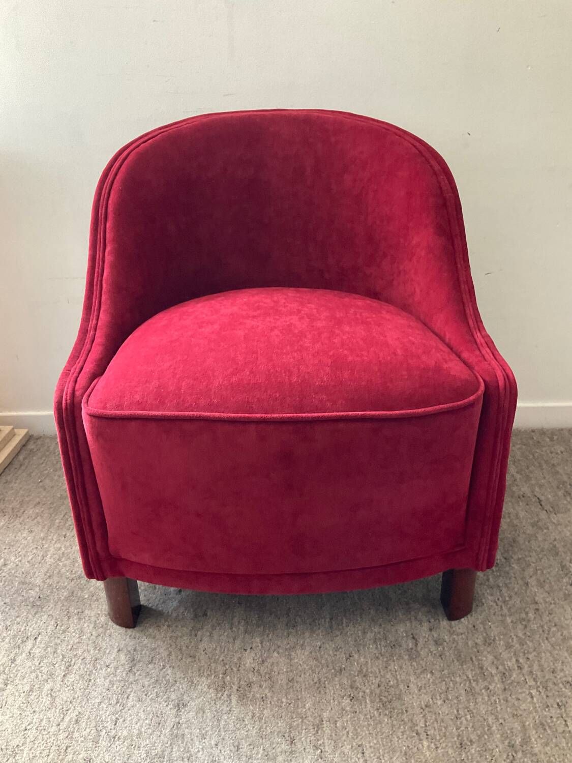 Fauteuil bergère Art Déco en loupe d’orme et velours