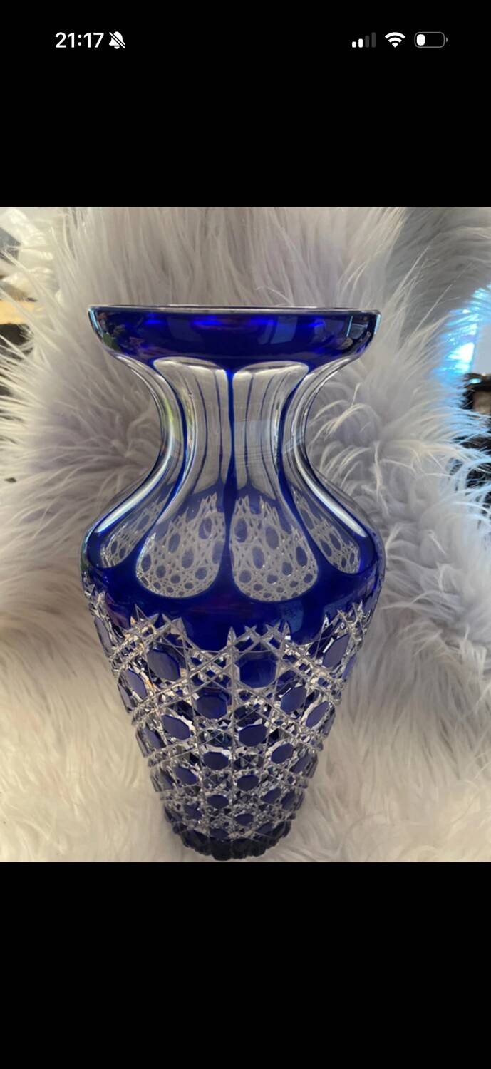 Benito crystal vase