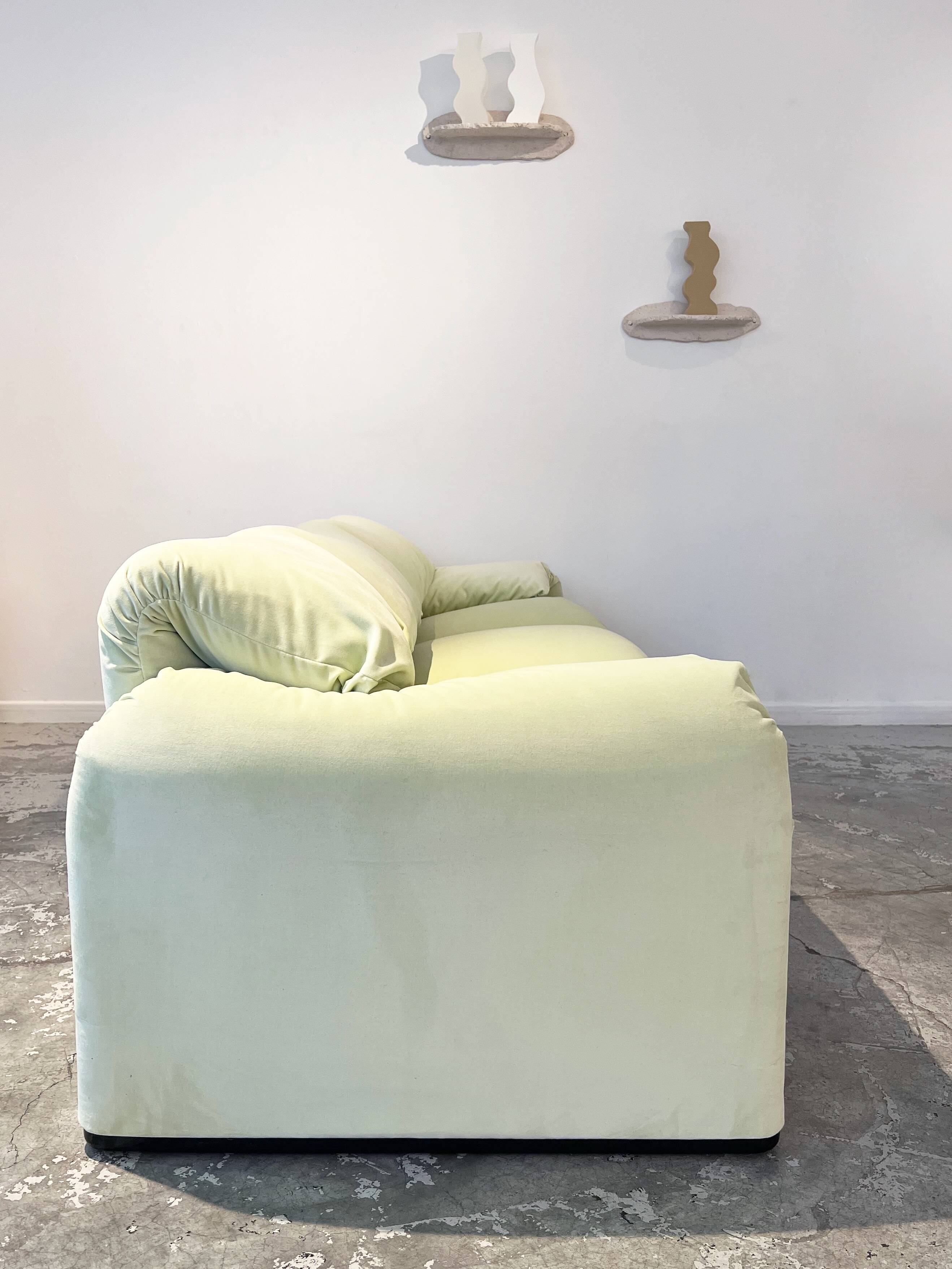 Maralunga 3-seater sofa by Vico Magistretti for Cassina Italy 1973