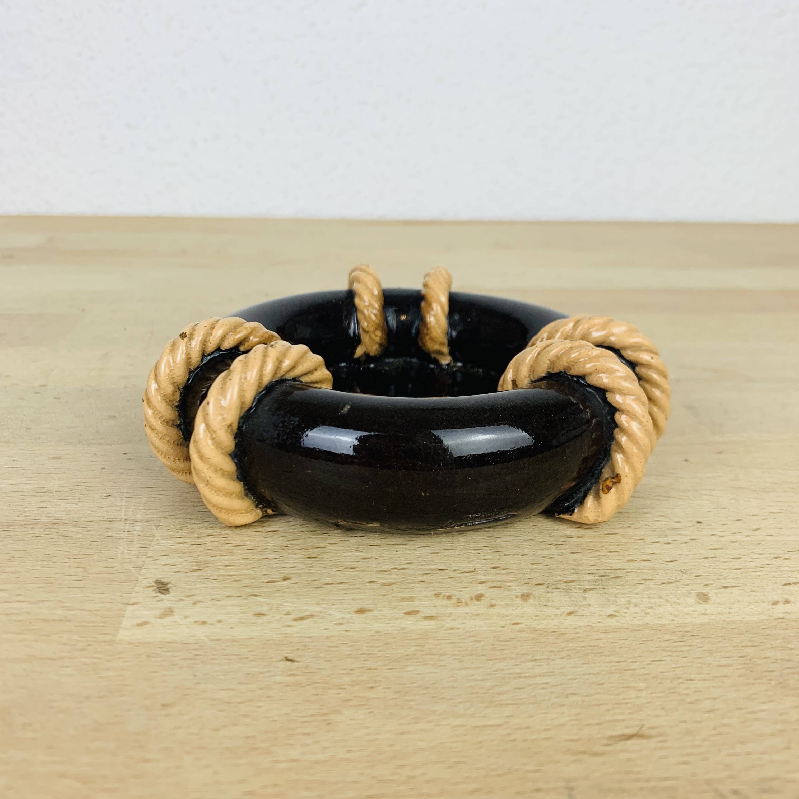 Vallauris ceramic rope pocket emptier