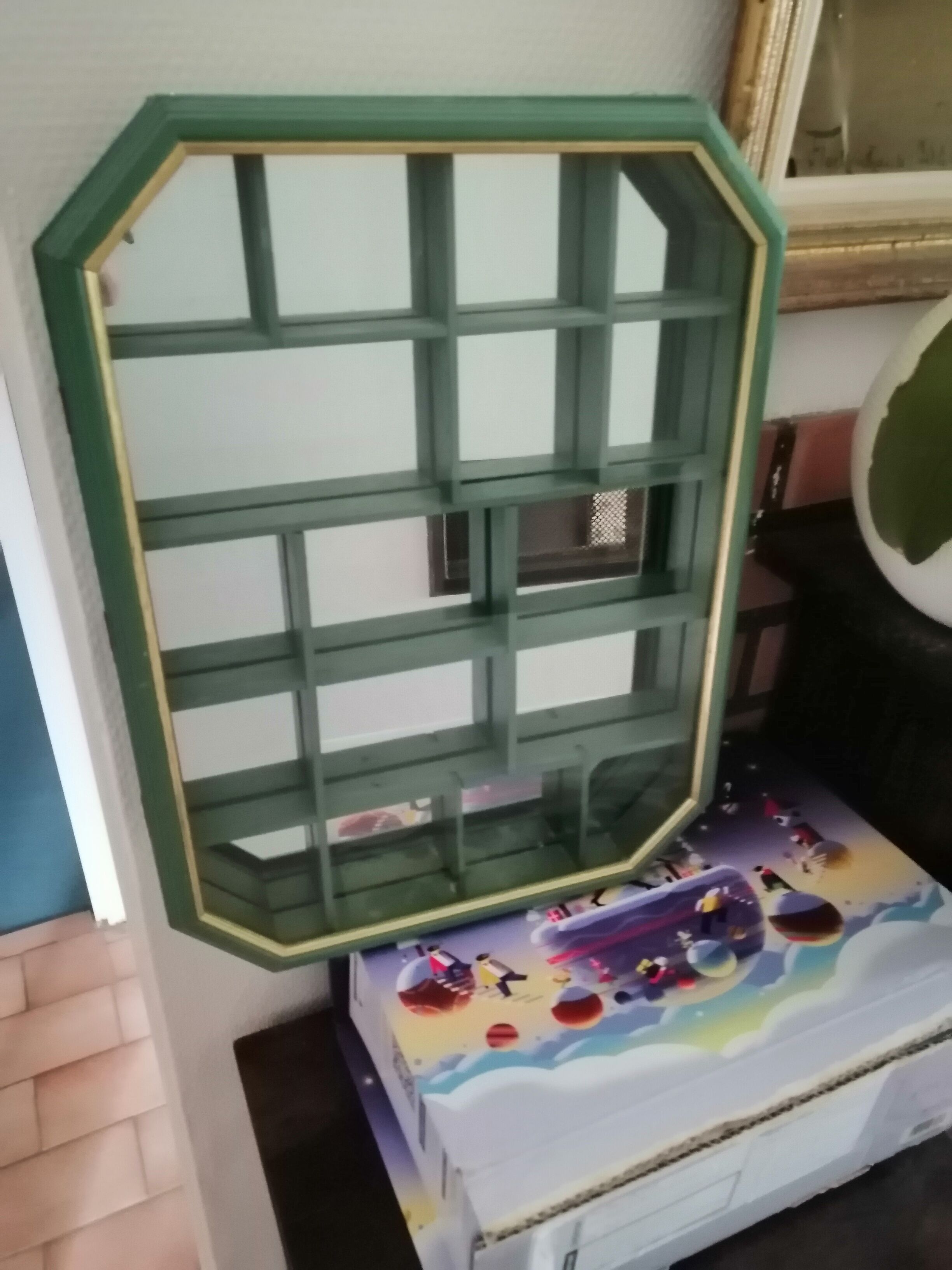 Miniature octagonal showcase