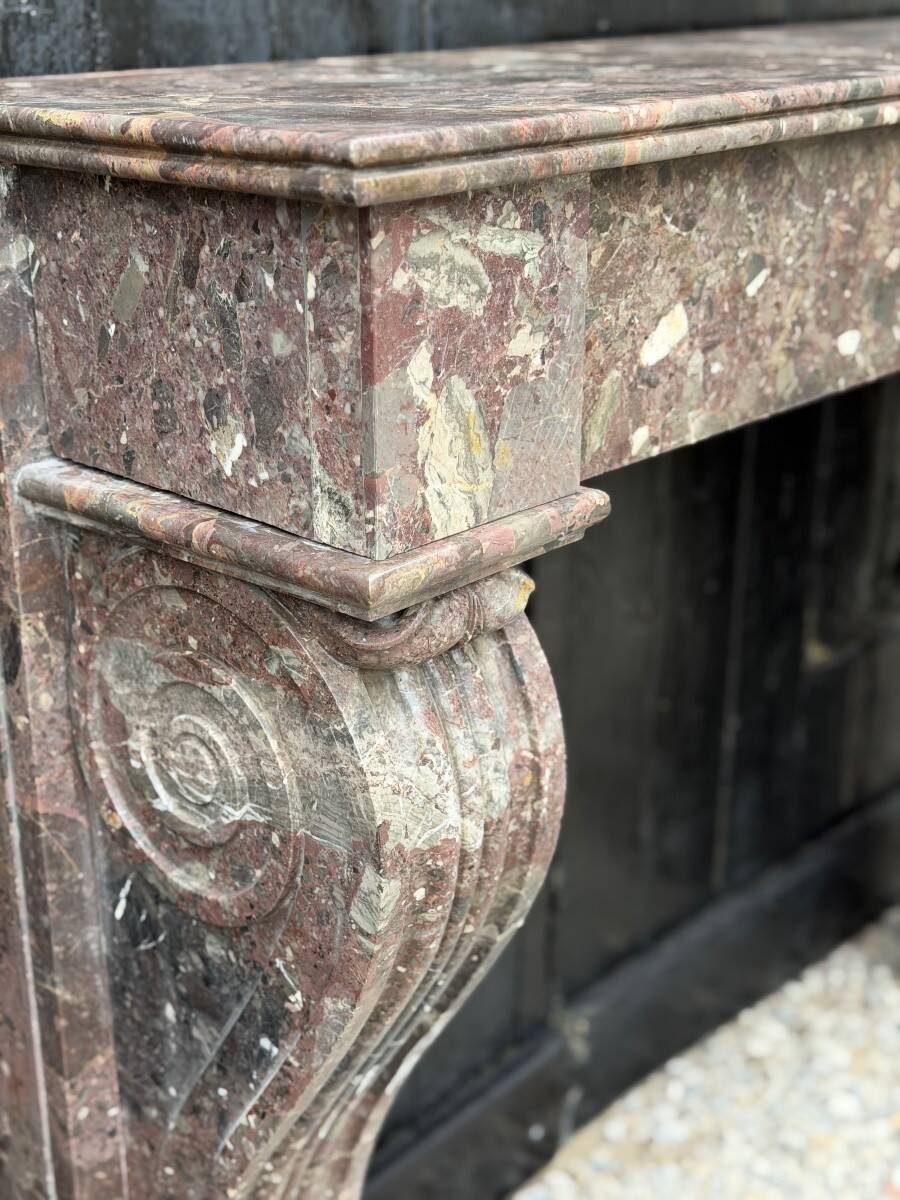 Cheminée Charles X en marbre de Waulsort, XIXème siècle