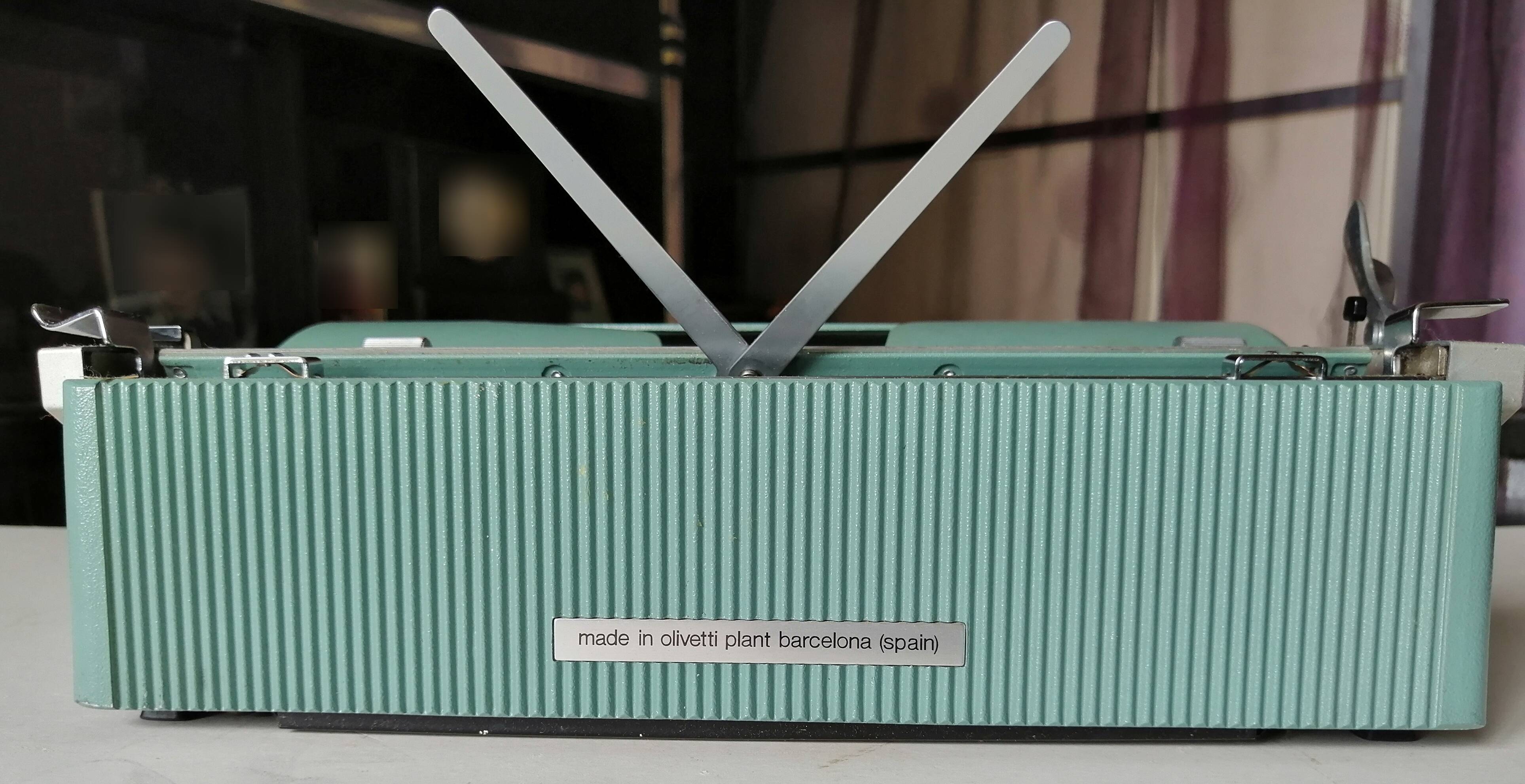 Portable typewriter Olivetti lettera 32