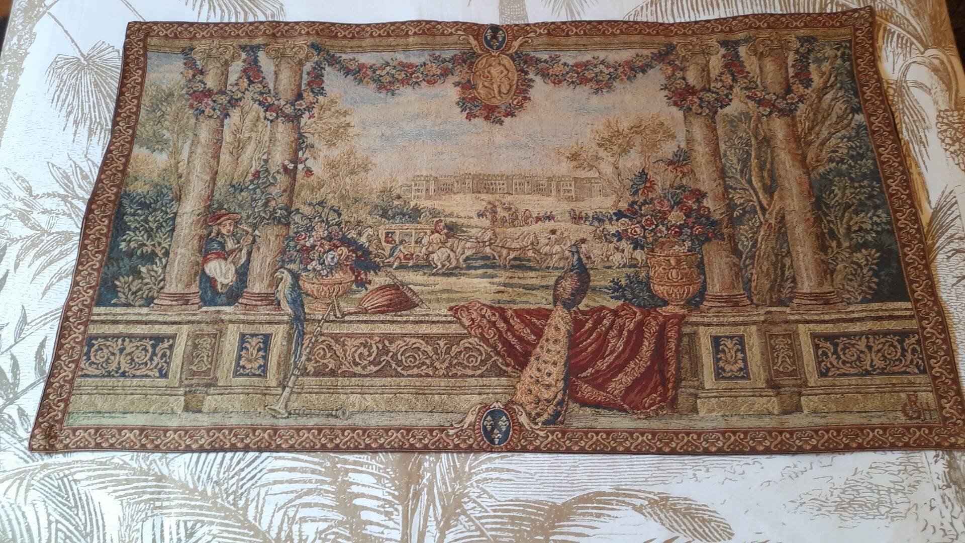 Tapisserie d'halluin " scène de cour au paon"