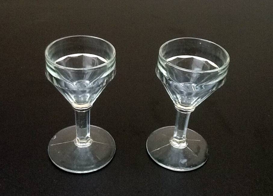 2 bistrot stemmed glasses transparent faceted glass