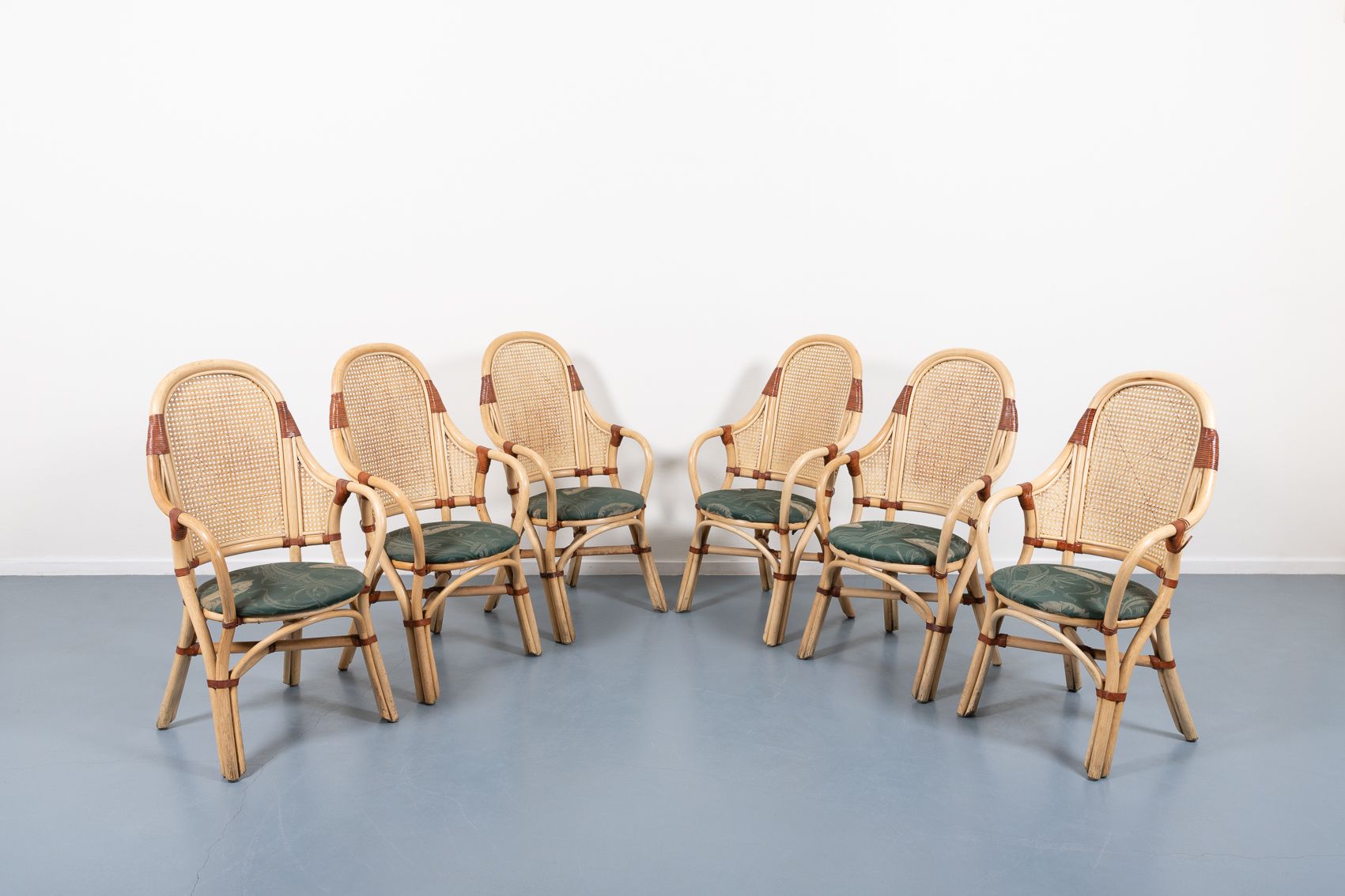 Ensemble de 6 chaises d’intérieur / d’extérieur vintage 1970