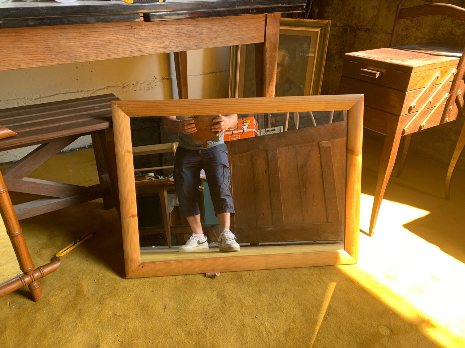 2 mirrors a pair stool pro phil