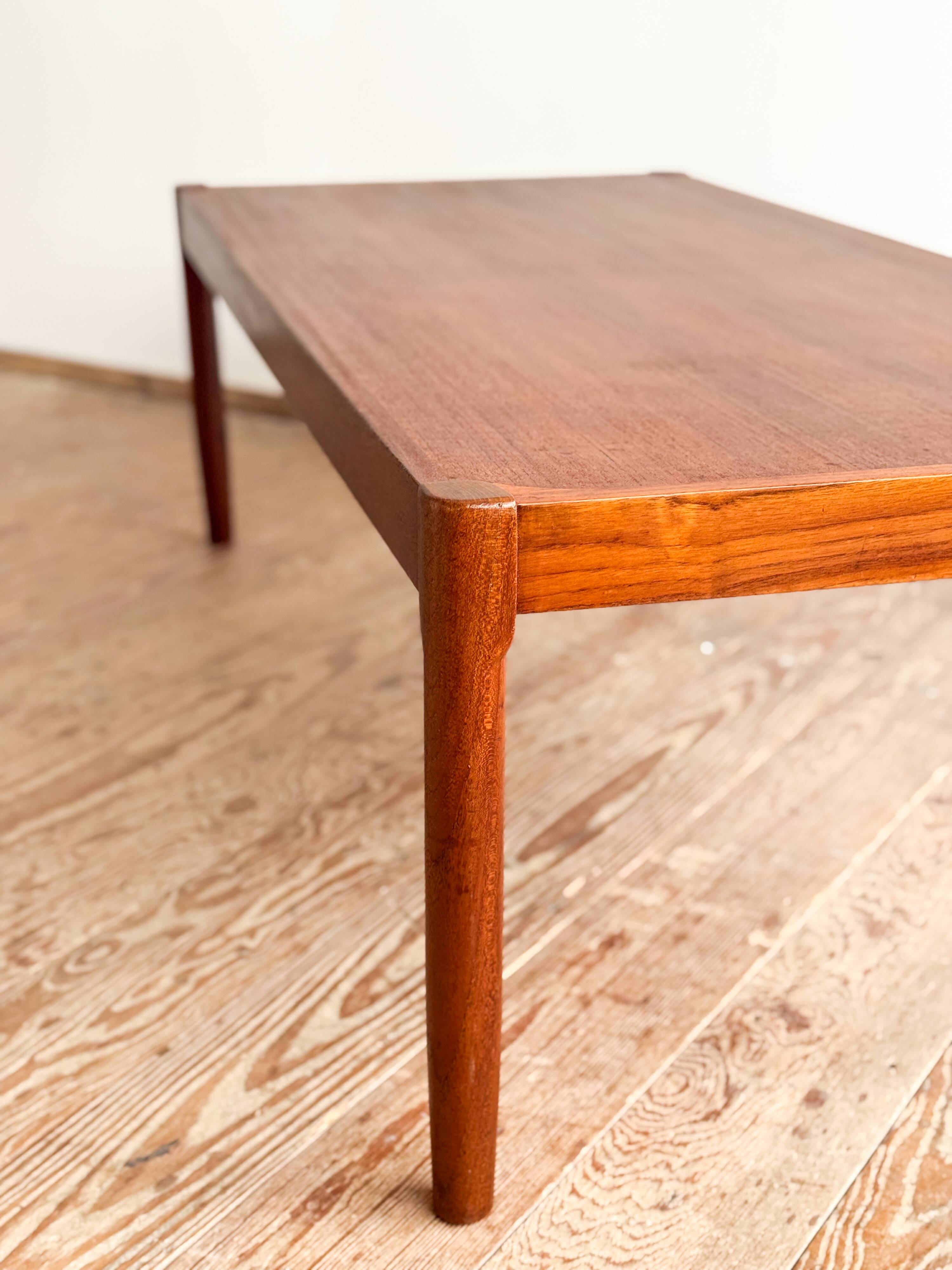 Grande table basse en teck danoise, design années 60