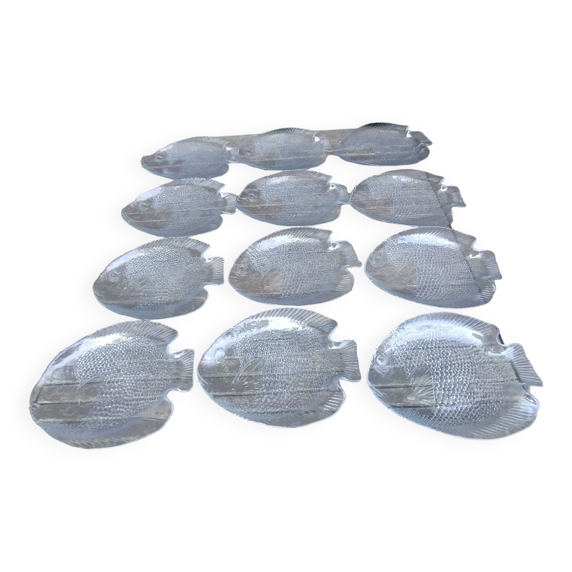 Set of twelve Arcoroc transparent glass fish-shaped dinner plates - vintage.