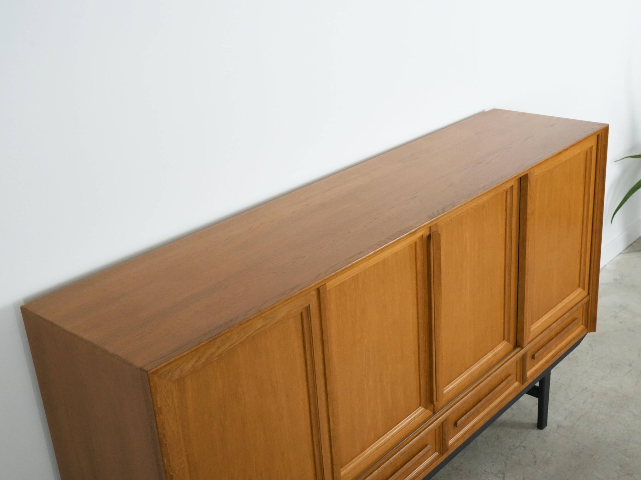 Buffet haut en chêne, design danois, années 1960, production : Danemark