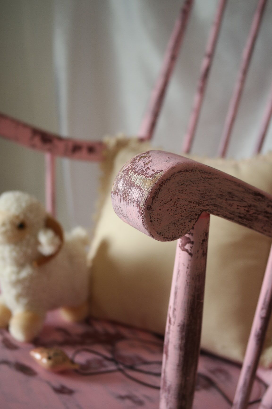 Rocking-chair vintage 50 in pink patina wood