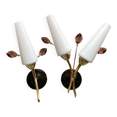 Paire d'appliques murales vintages en laiton et tulipes en verre blanc