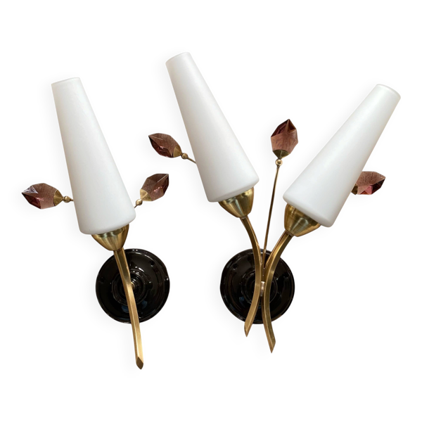Paire d'appliques murales vintages en laiton et tulipes en verre blanc