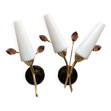 Paire d'appliques murales vintages en laiton et tulipes en verre blanc