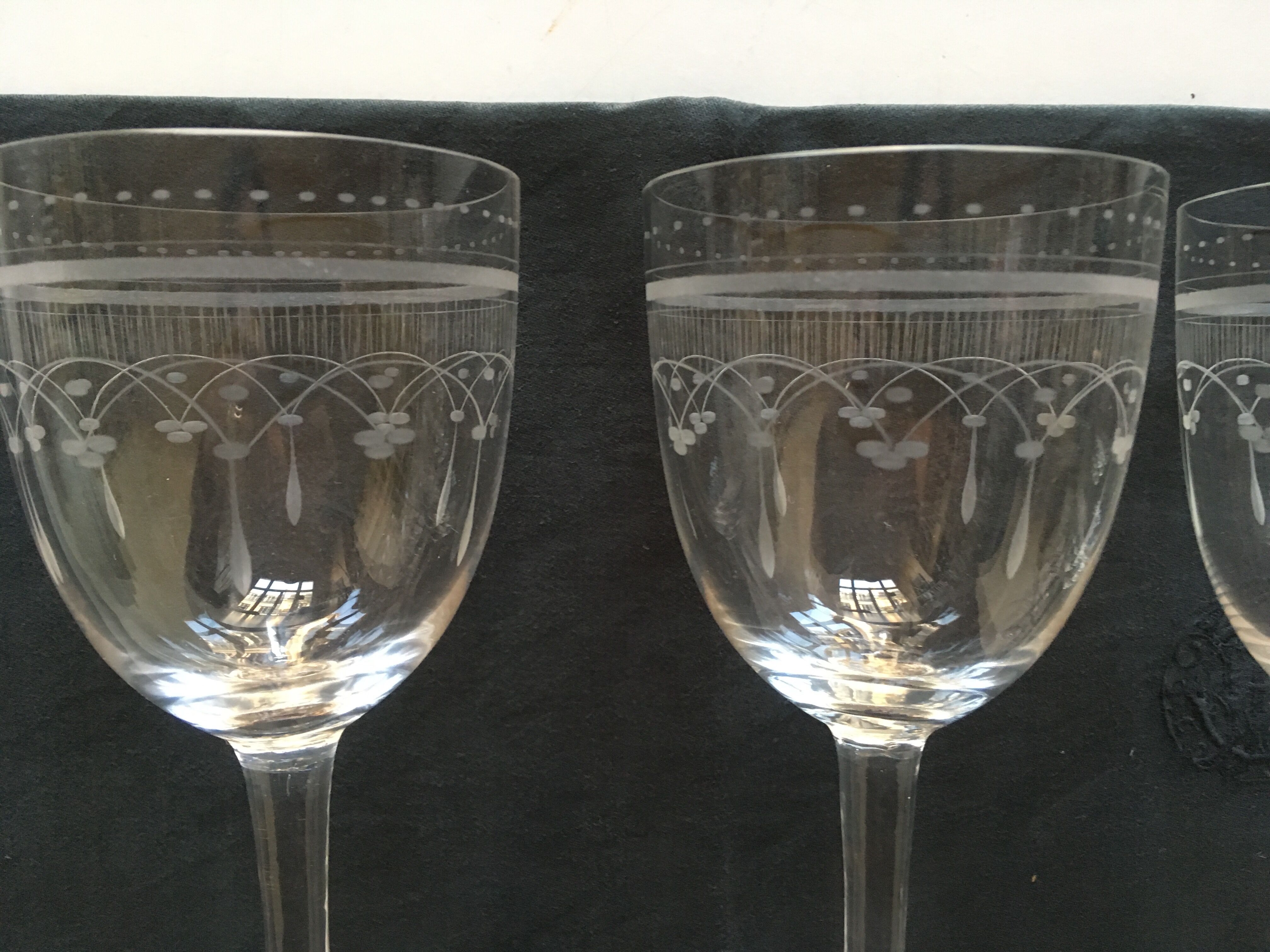 Set of 4 glasses of crystal 18th engraved decoration