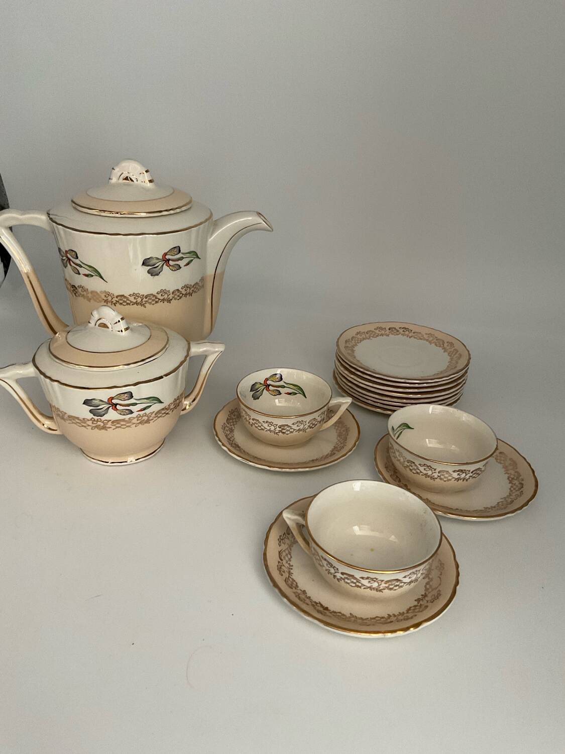 9-piece porcelain tea set