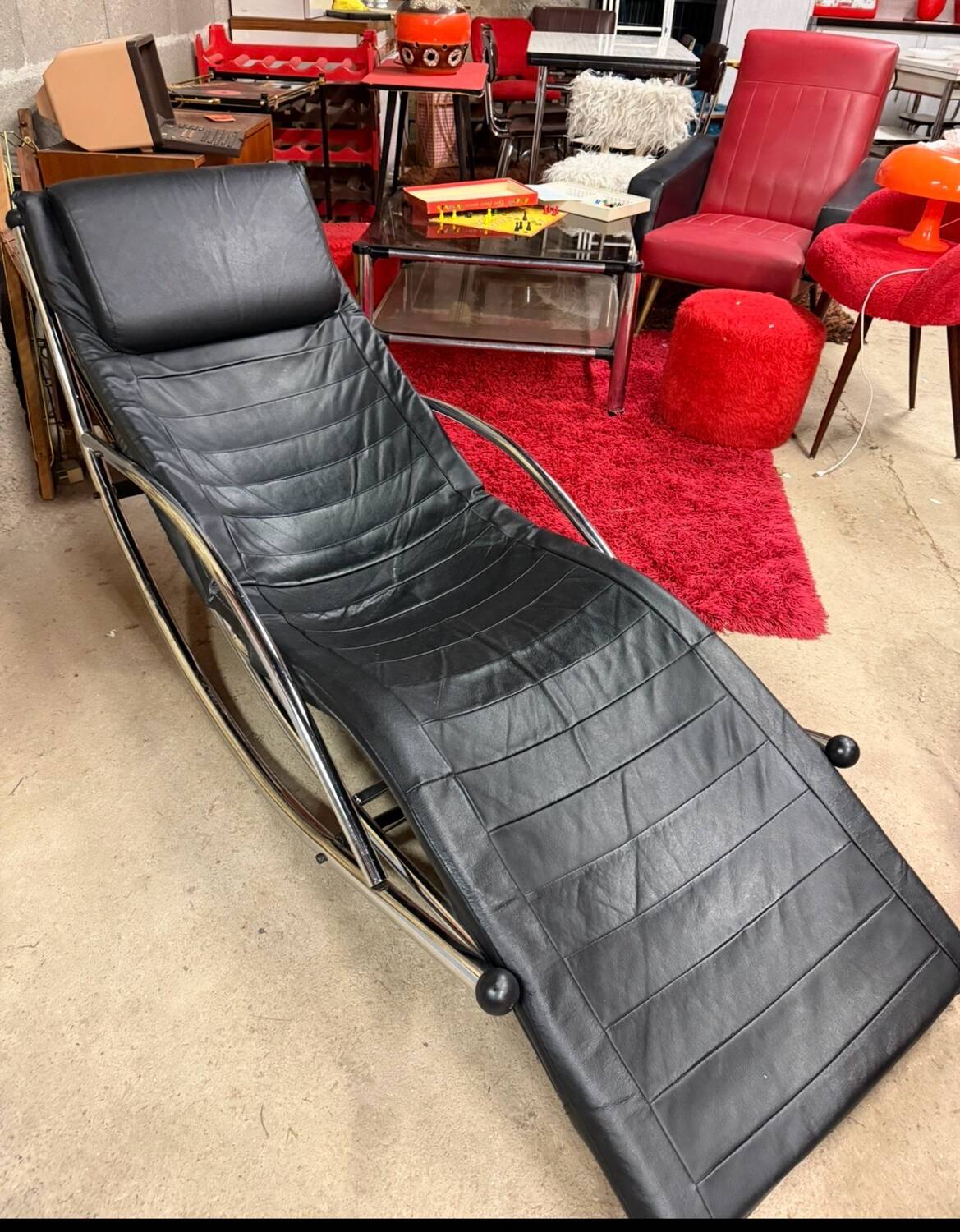 chaise longue italienne à bascule années 1980 en cuir et chrome