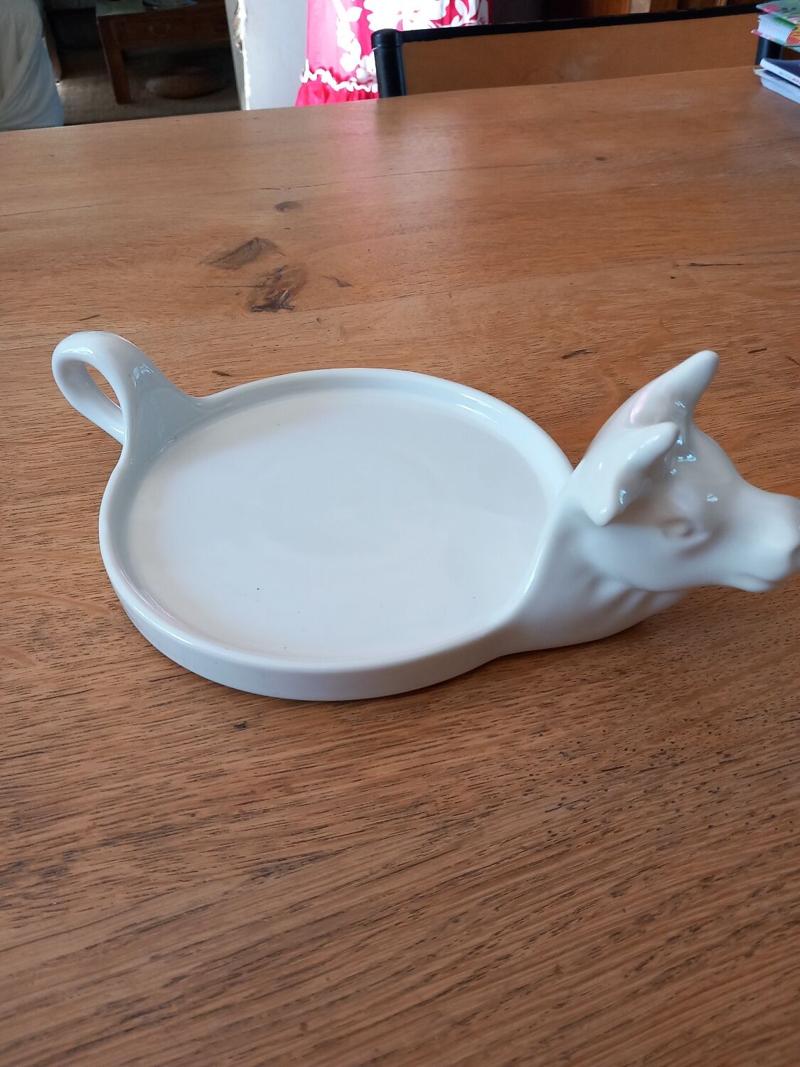 Porcelain cow head dish, for camembert