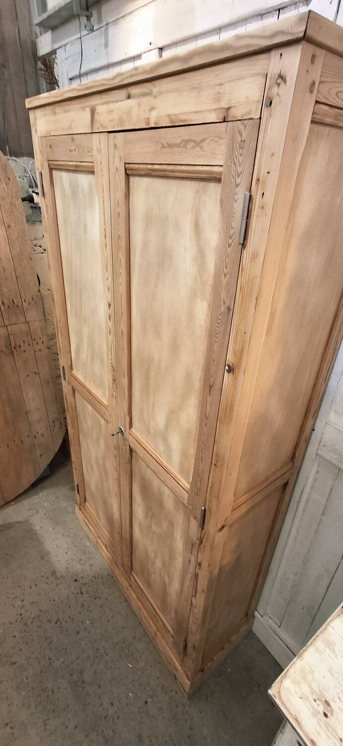 Armoire vintage