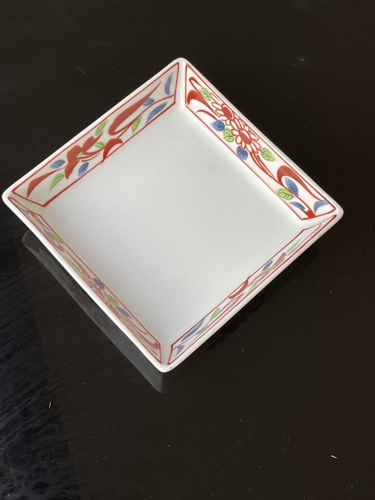 Flat Petti with floral decoration