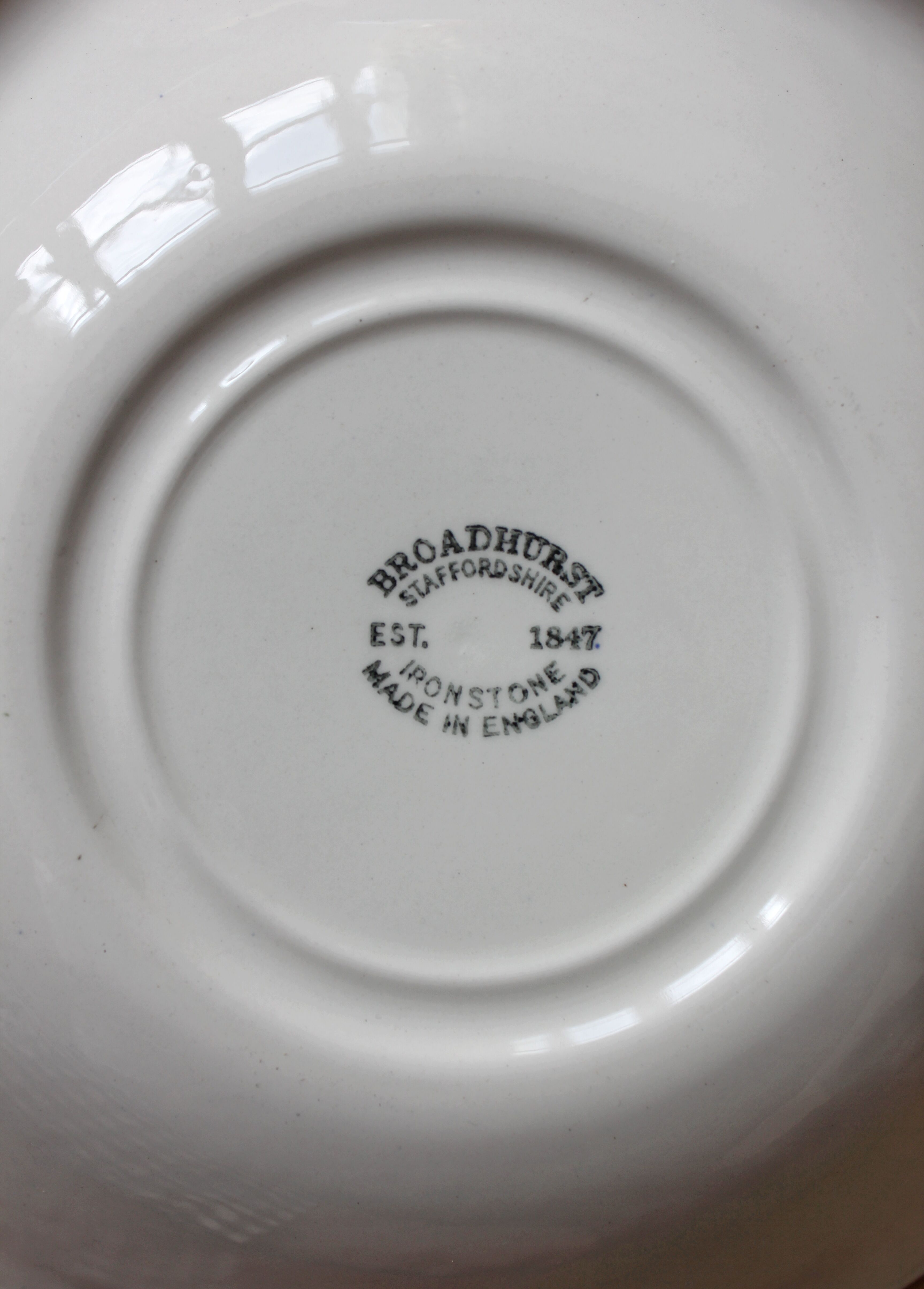 3 Broadhurst Staffordshire English earthenware calotte plates