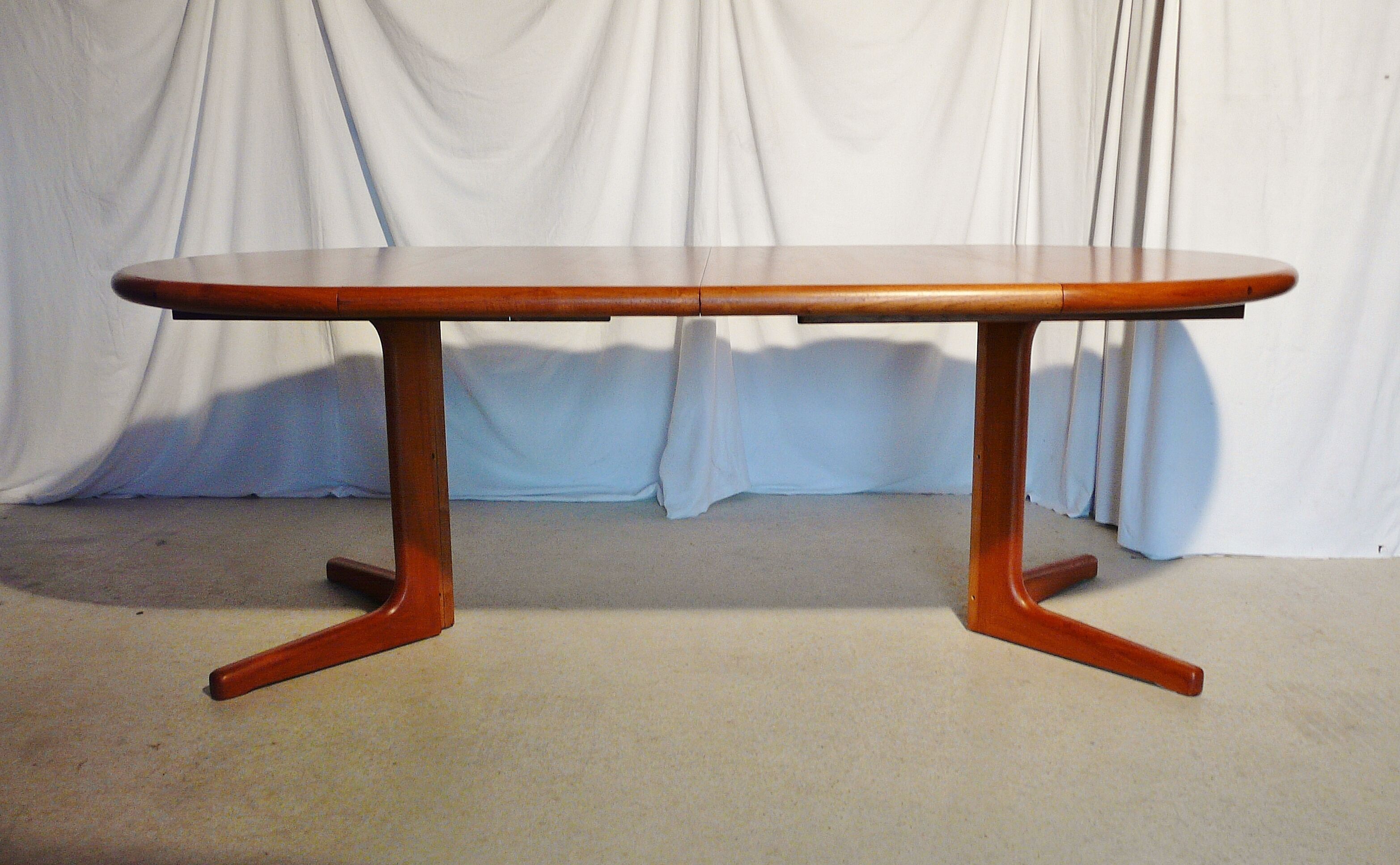 Scandinavian extendable table in teak Laurits M Larsen