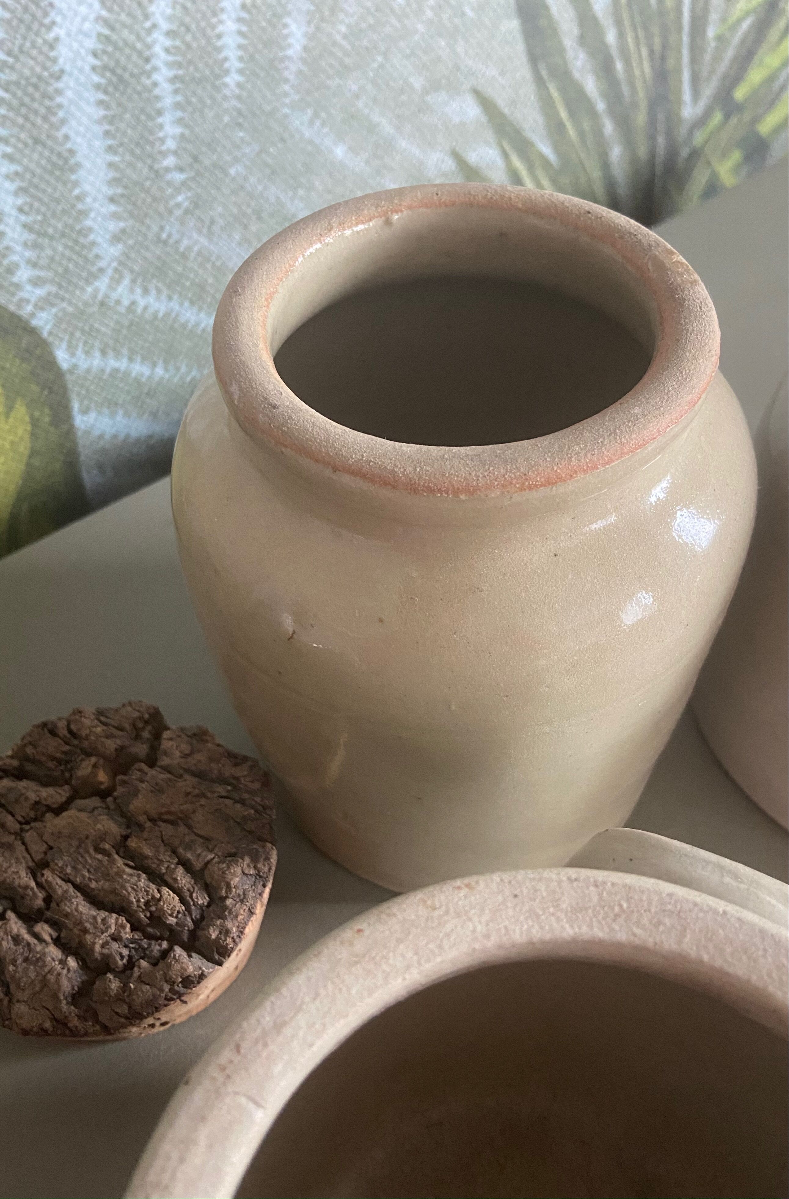 Unbleached ceramic pots