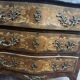 Commode de style Louis XV marquetées toutes faces XX siècle