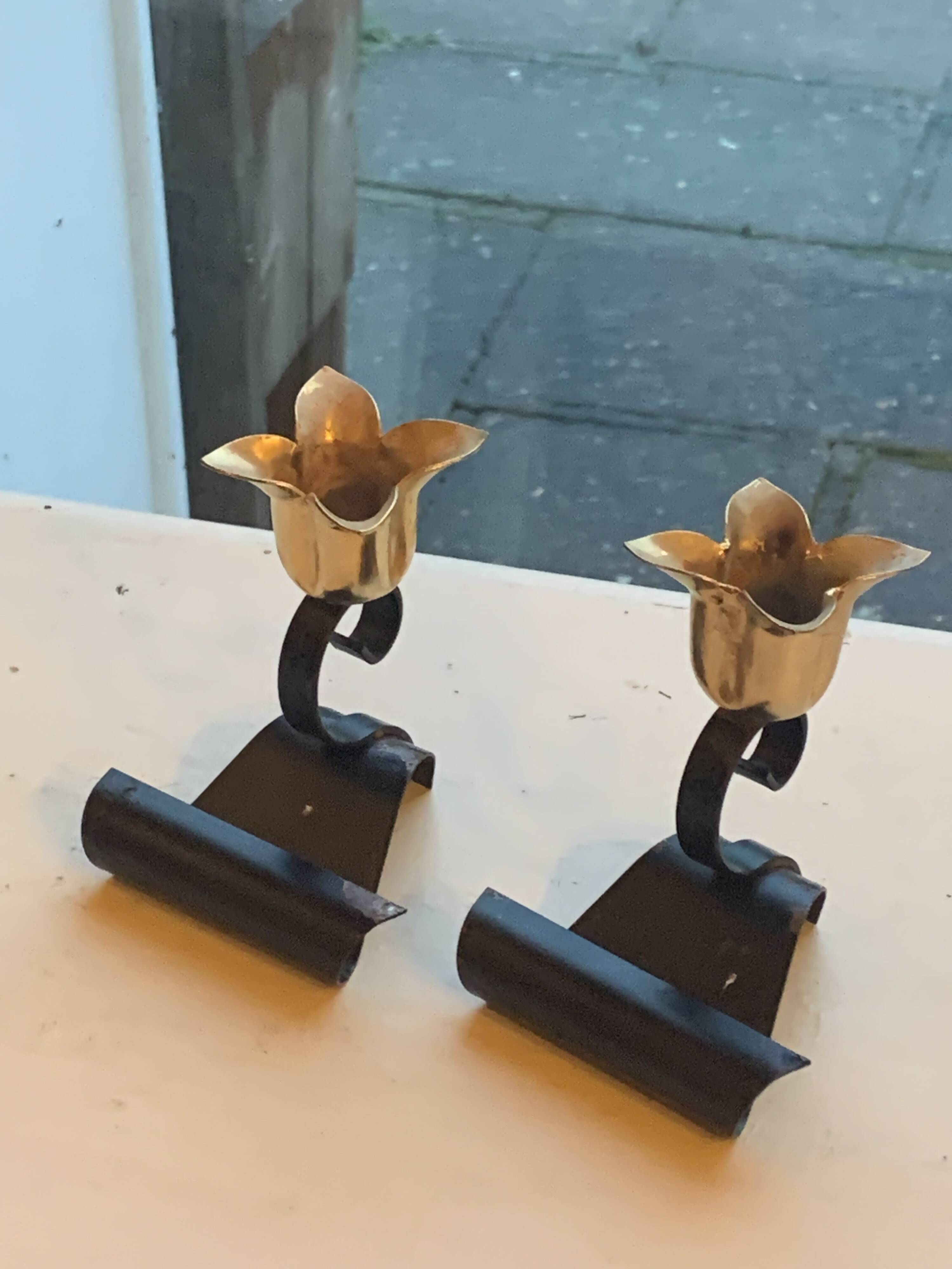 Set of two candlesticks, in the shape of flowers, tulips in black and gold metal, vintage