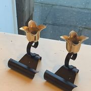 Set of two candlesticks, in the shape of flowers, tulips in black and gold metal, vintage