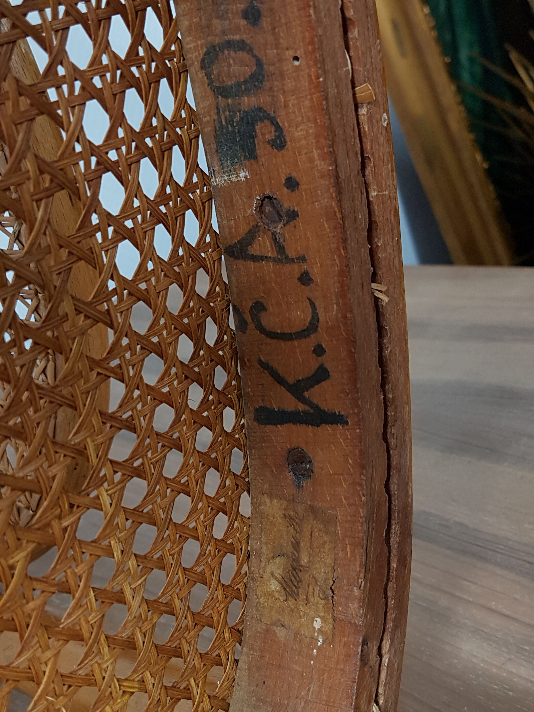 Fauteuil assise et dossier en cannage étiquette de Thonet ref sl02