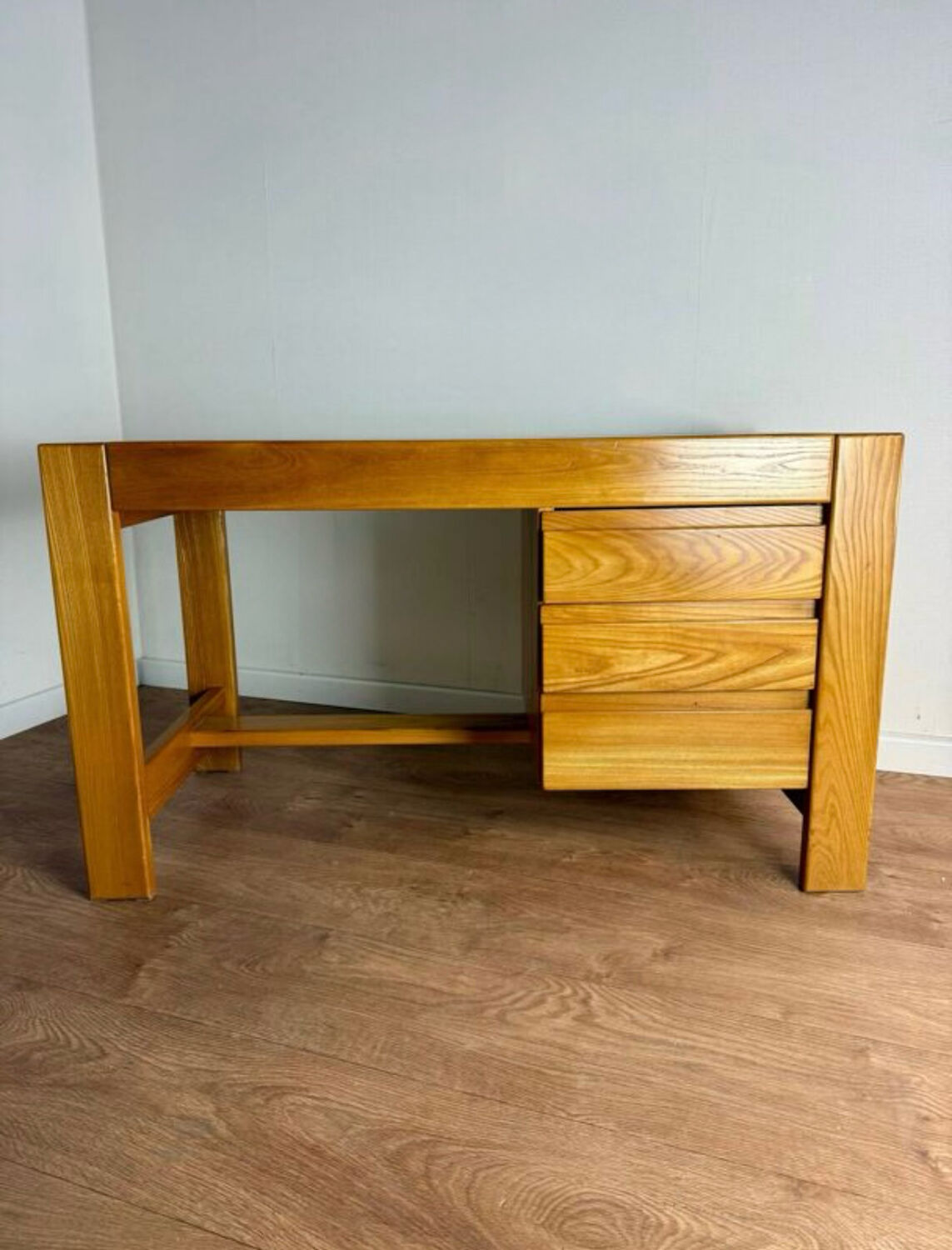 Desk made of solid elm wood