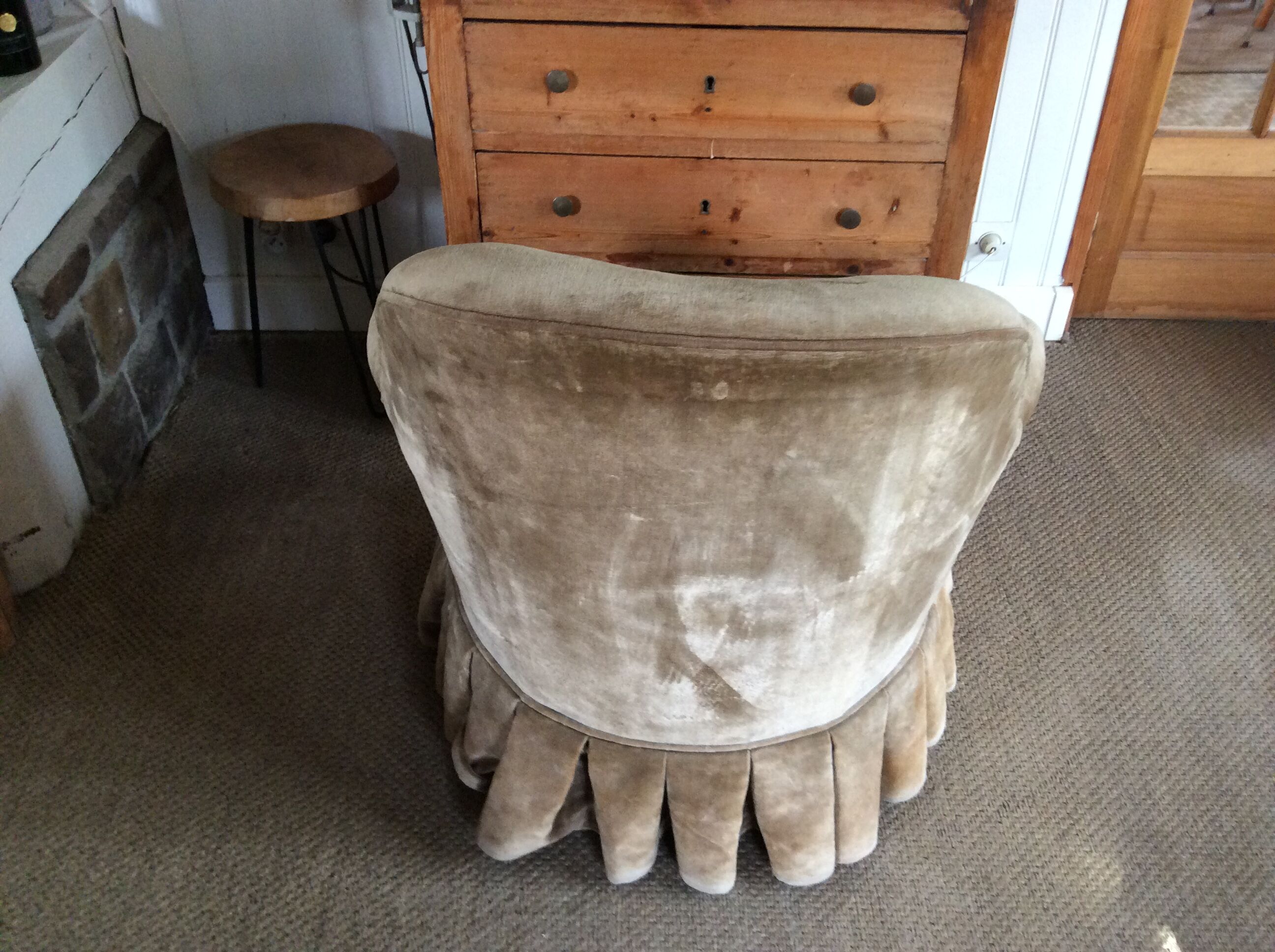 Toad armchair