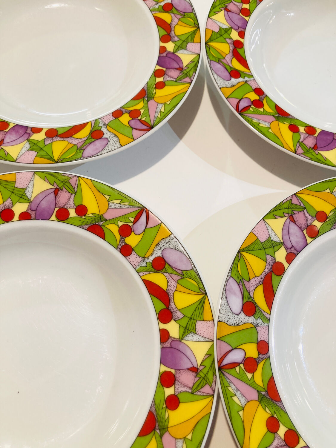 4 hollow porcelain plates pattern multico Lubiana