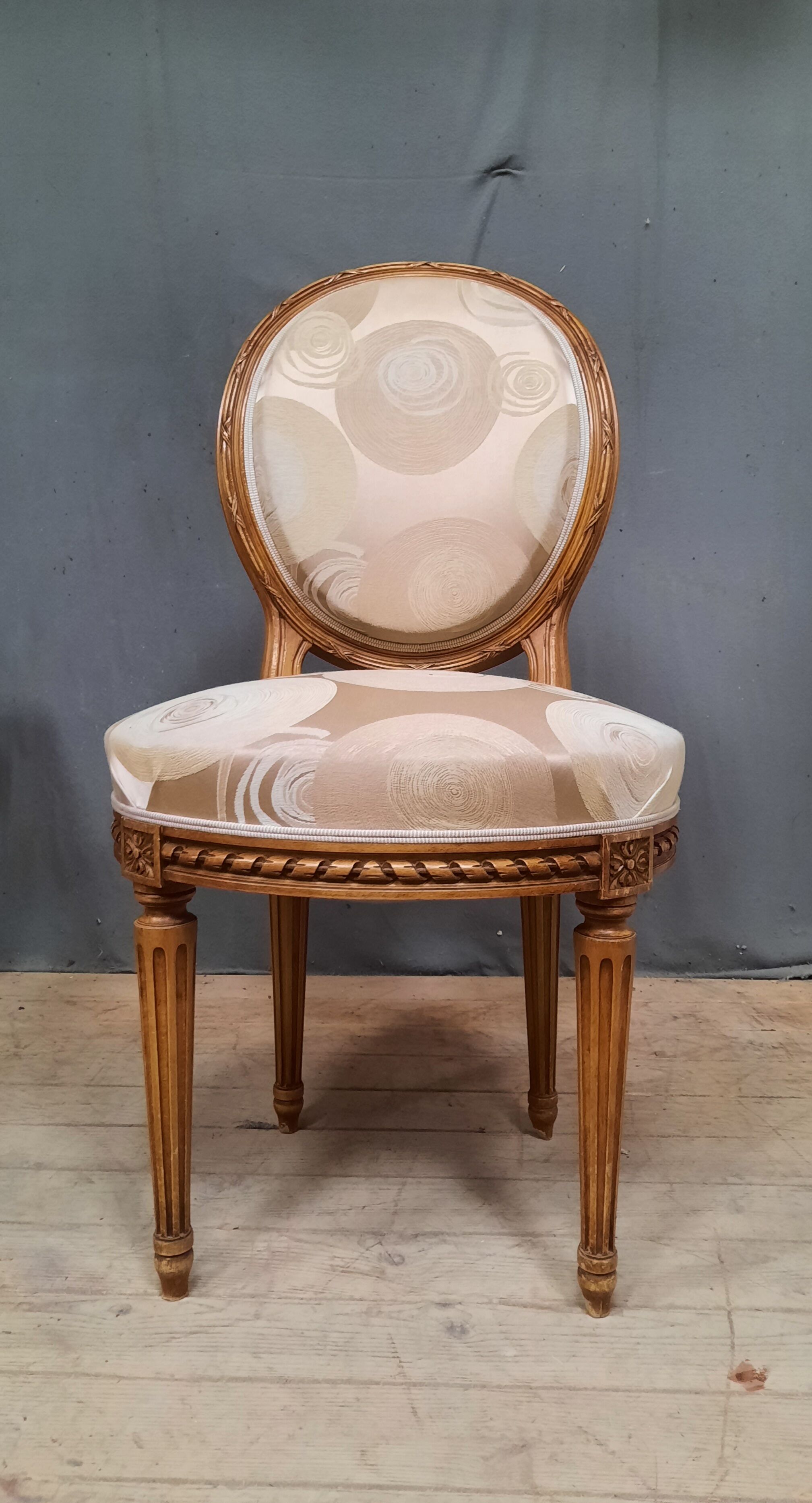 Chaise de style Louis XVI