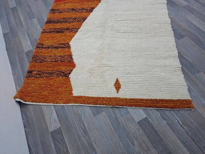 Traditional handmade Moroccan rug, size 150 x 260 cm