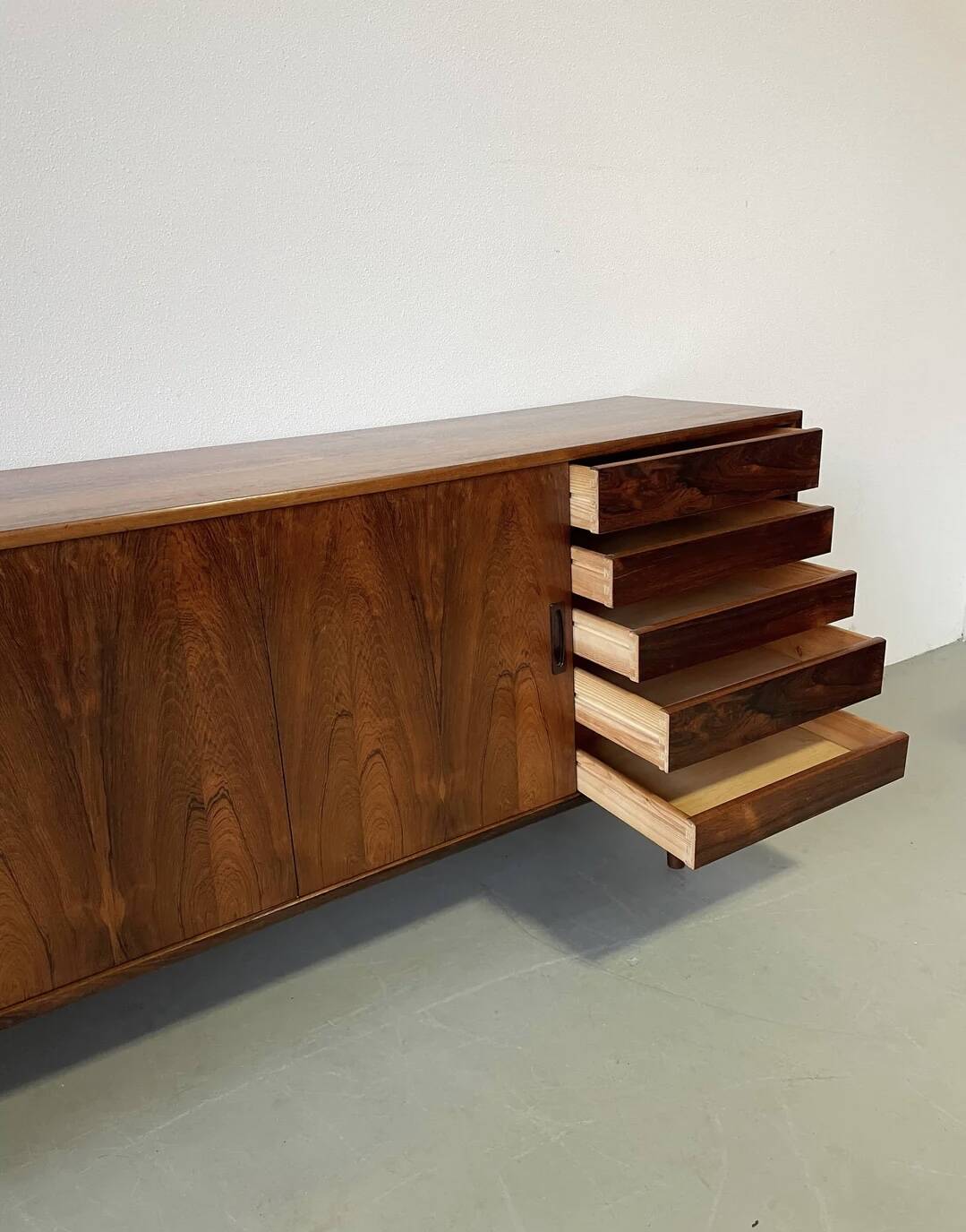 Vintage lowboard in rosewood