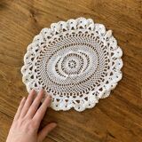 1 napperon au crochet, ovale, vintage ancien