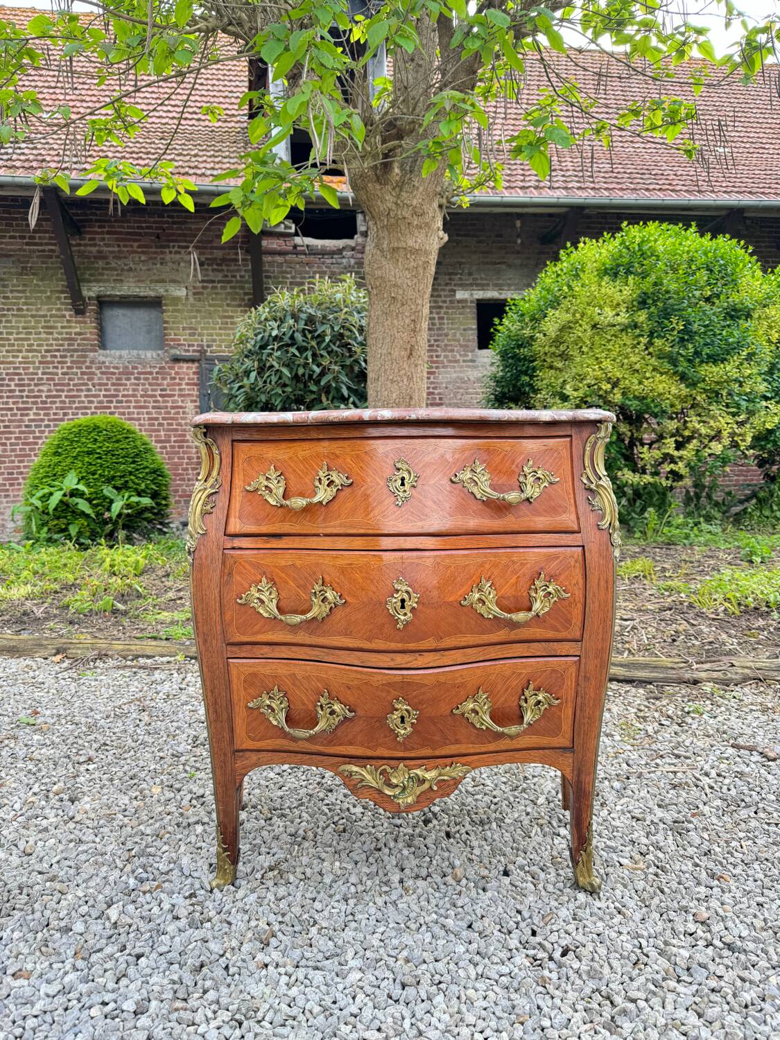 Curved chest of drawers in Louis XV style marquetry, 19th century