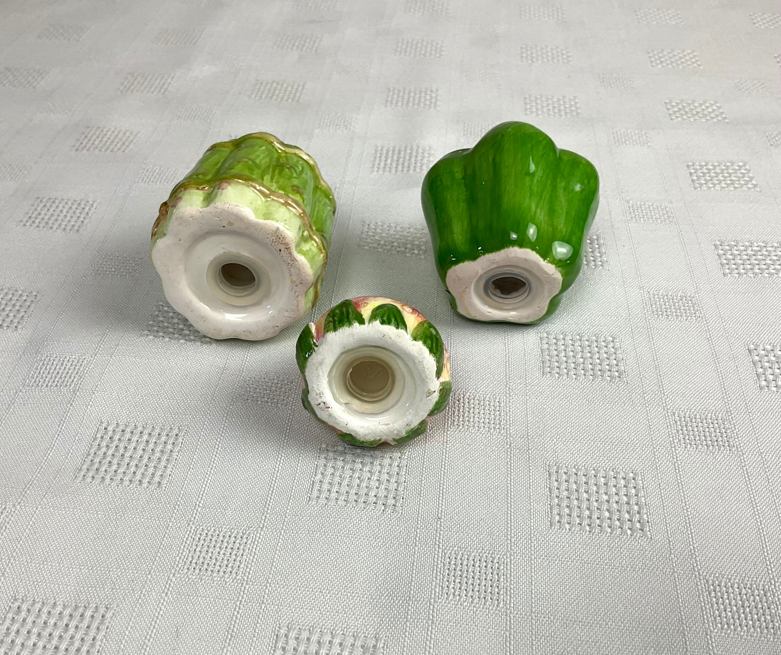 Salt shaker and pepper shaker