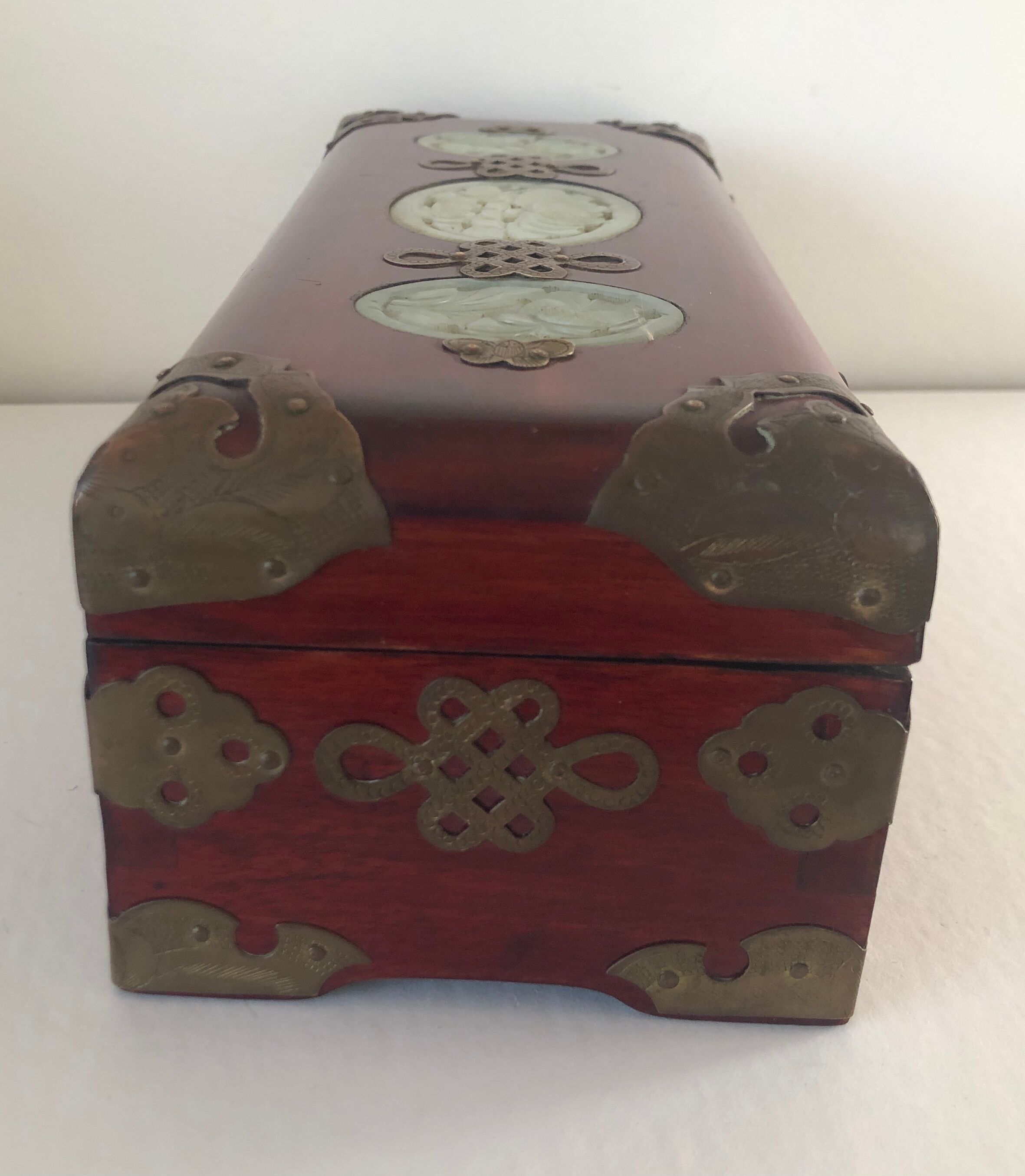 Chinese jewelry box in brass and Jade Mahogany wood