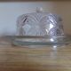Cloche en verre ciselé et son plat