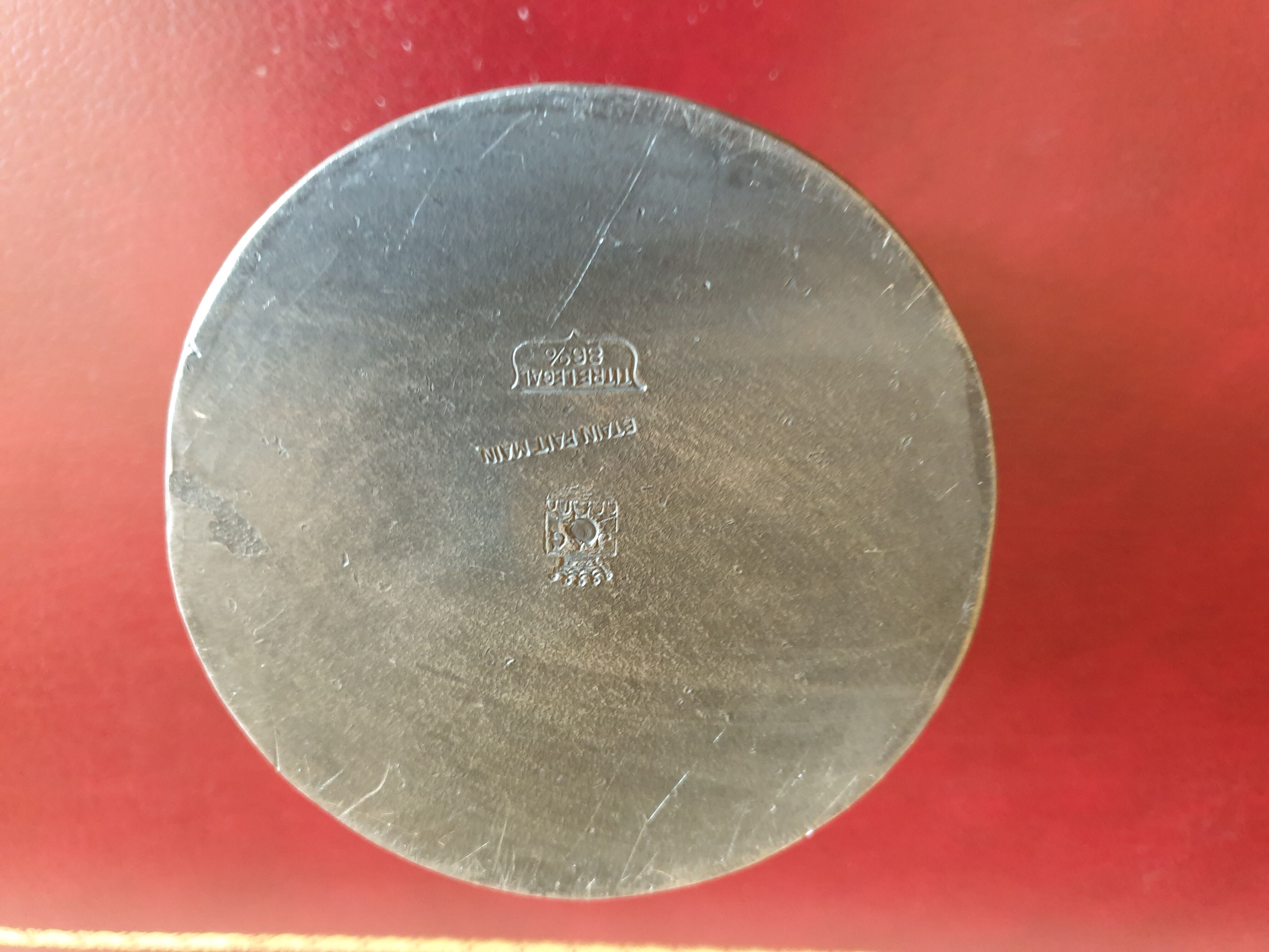 Tin candle holder for large candle