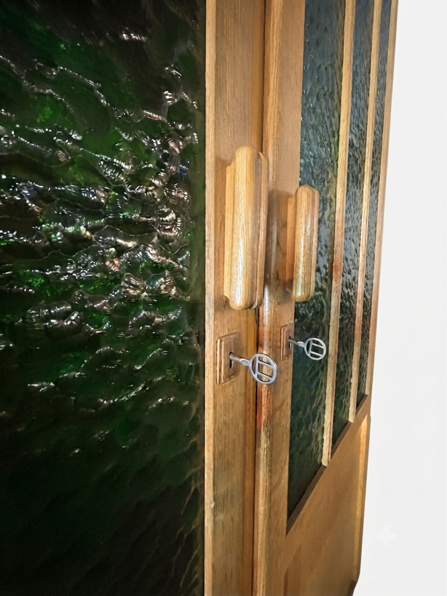 Art Deco wardrobe in oak and green cathedral glass - 1930s