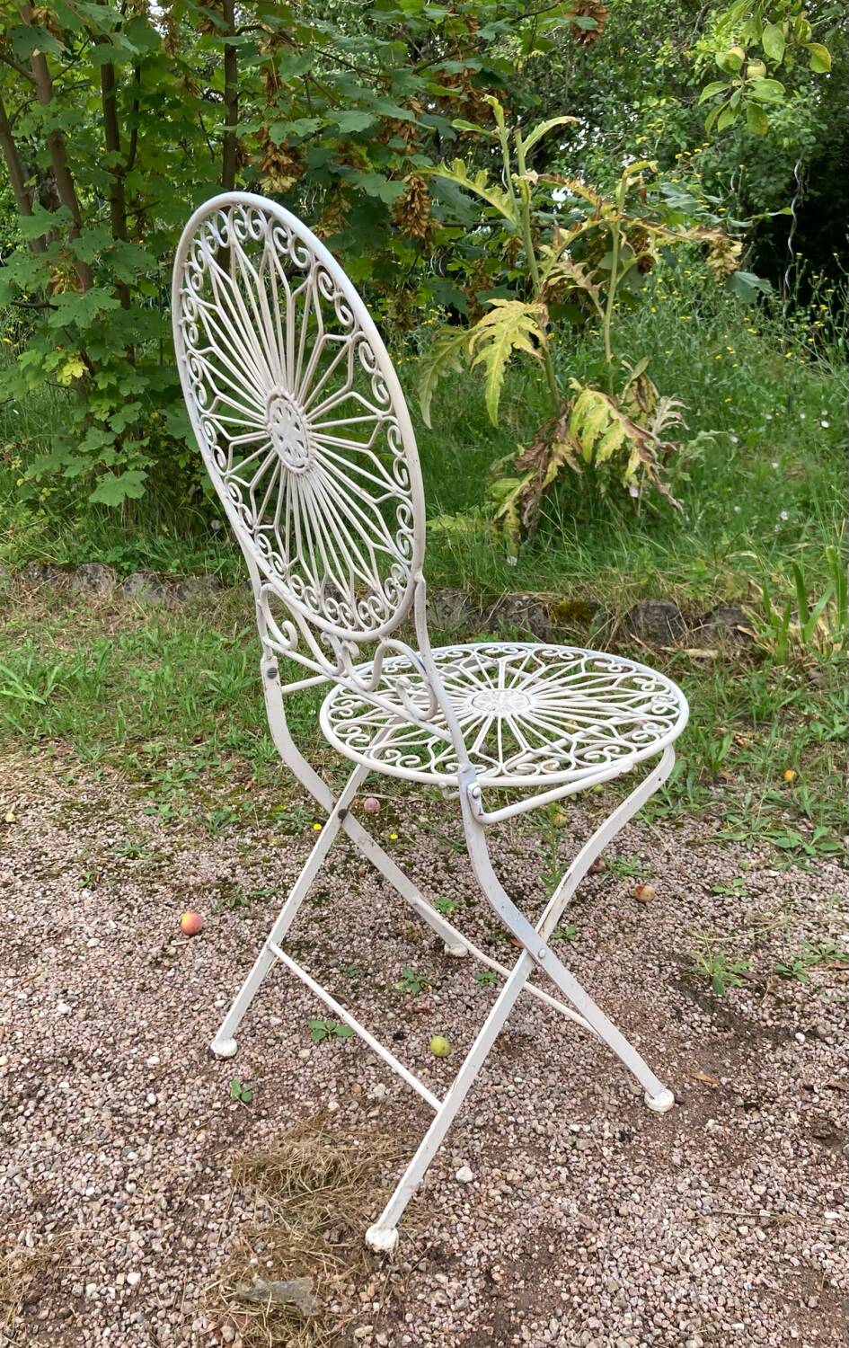 Foldable medallion garden chair from the 20th century in wrought iron with Heart motifs