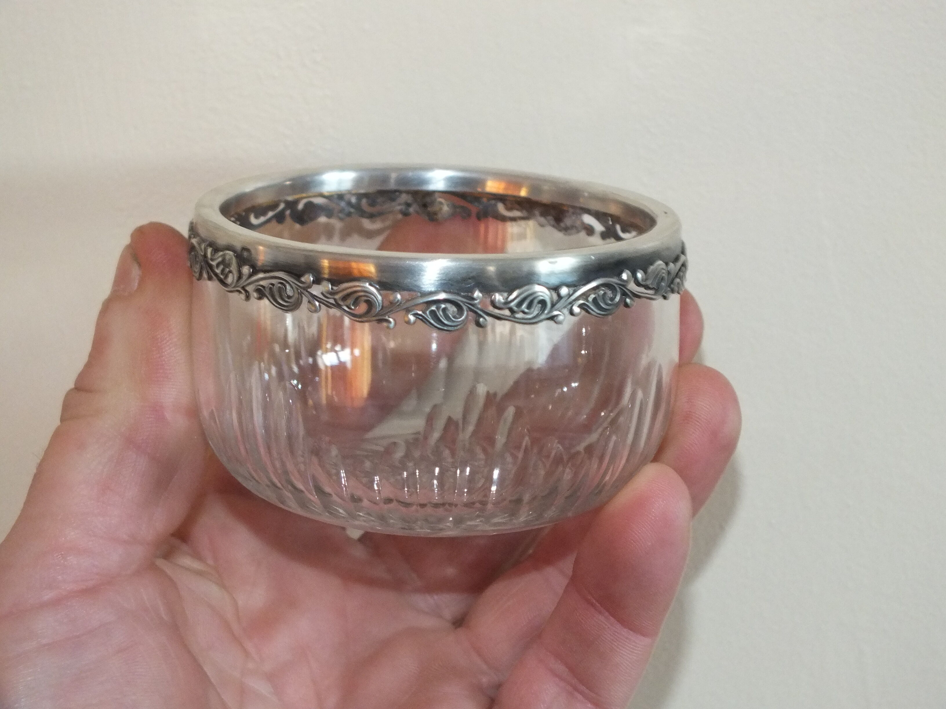 Finger rinse cup in cut crystal and solid silver