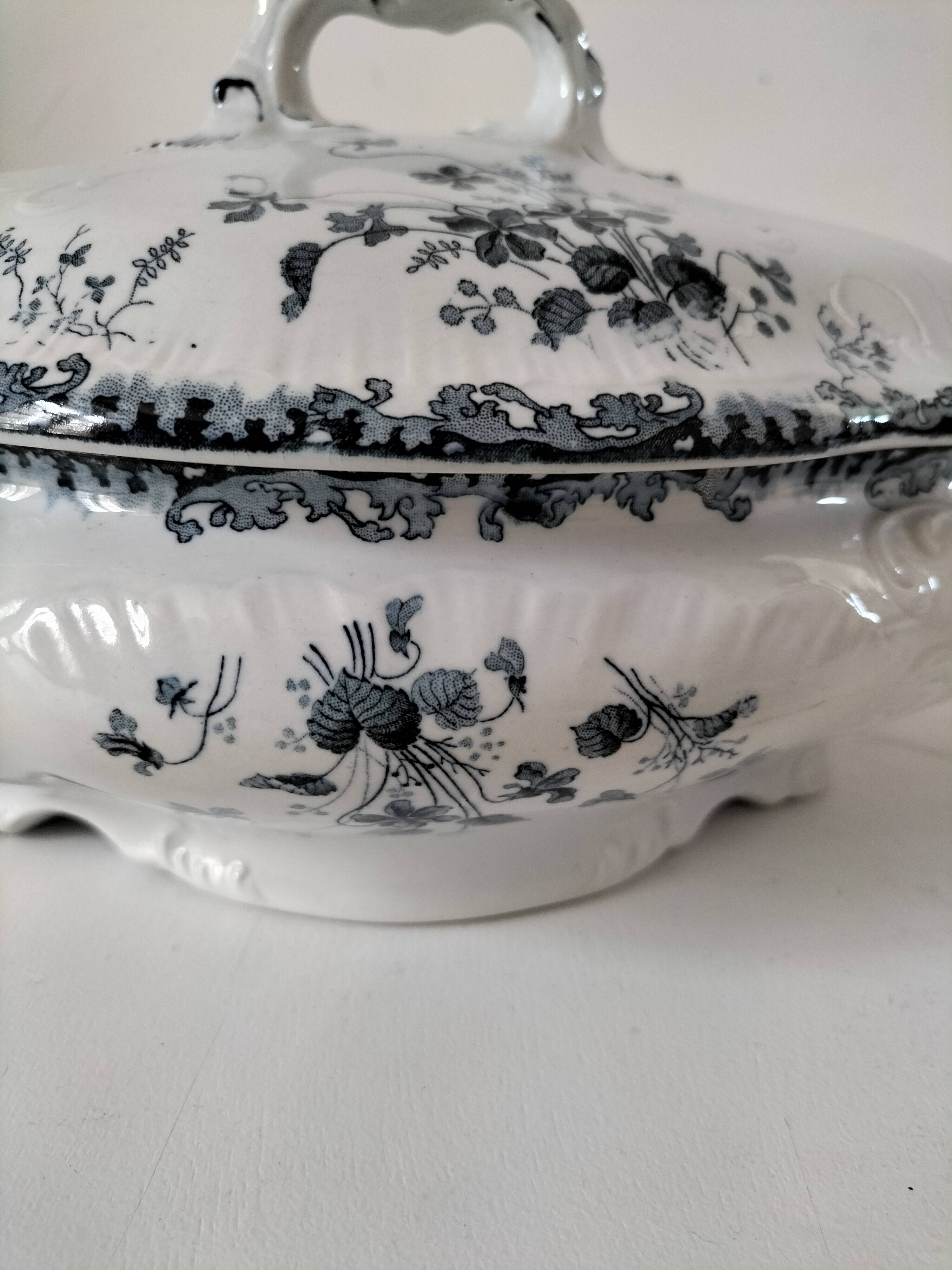 Antique Creil & Montereau soup tureen – sold by E. Bourgeois