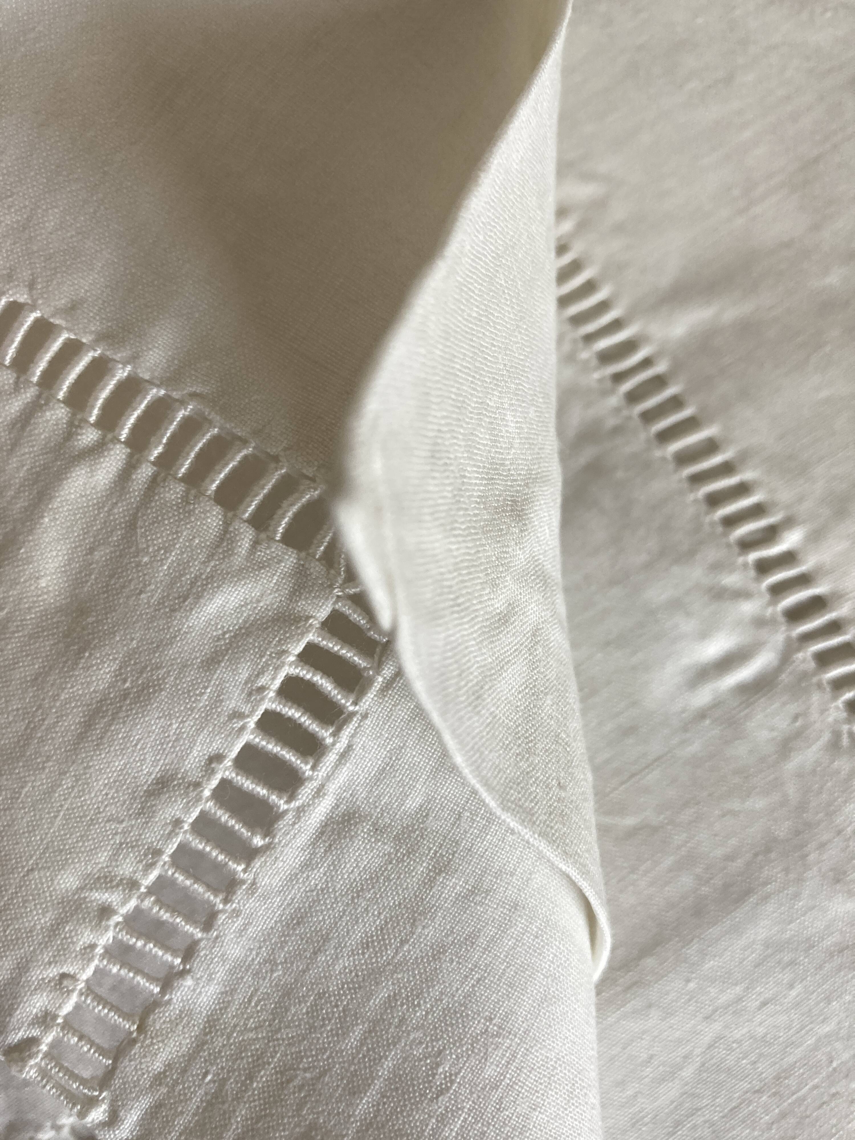 Pair of shortsowing pillowcase in linen wire without monogram