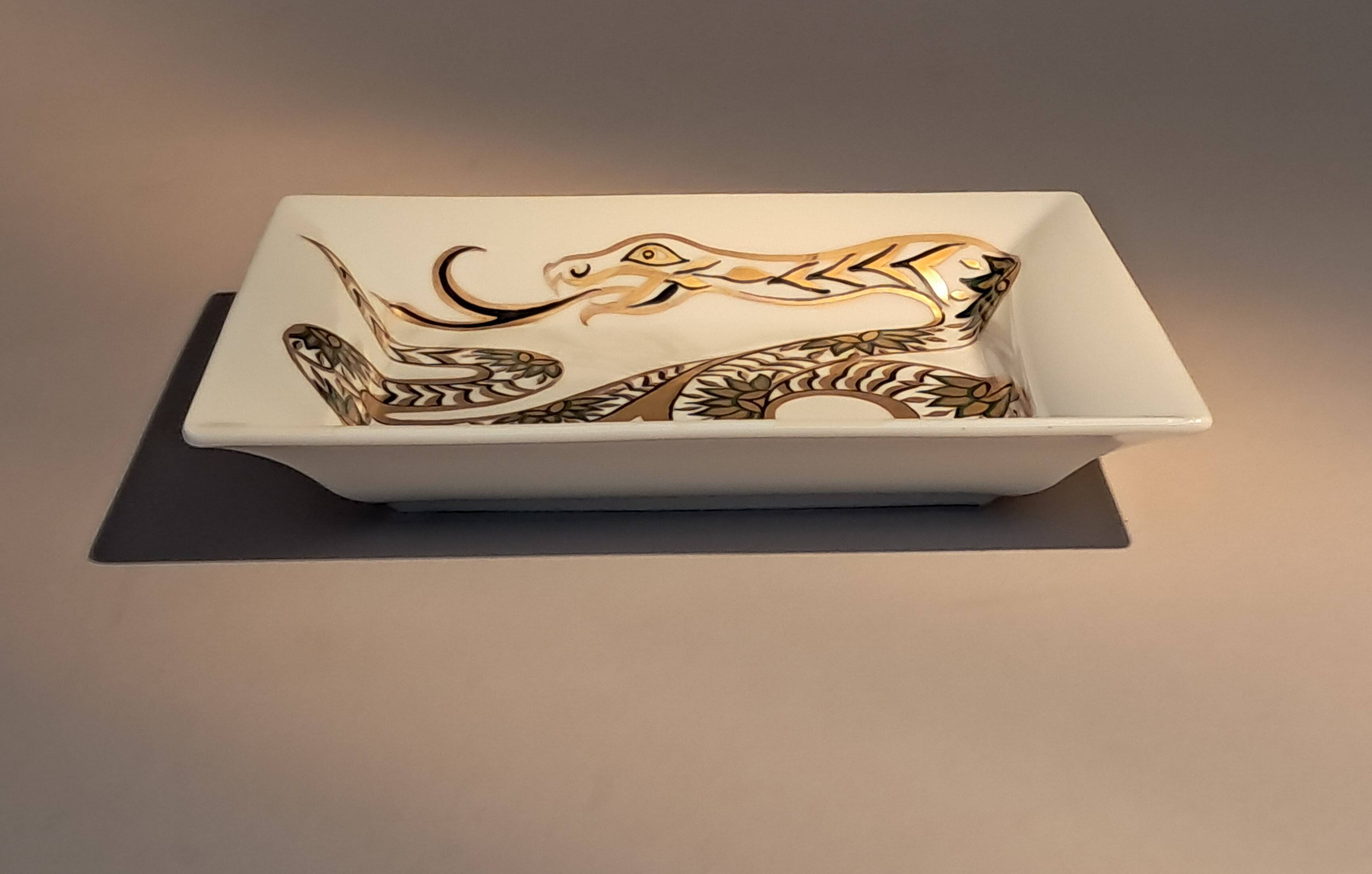Fine porcelain catchall gilded with gold. Laure Selignac, Paris.